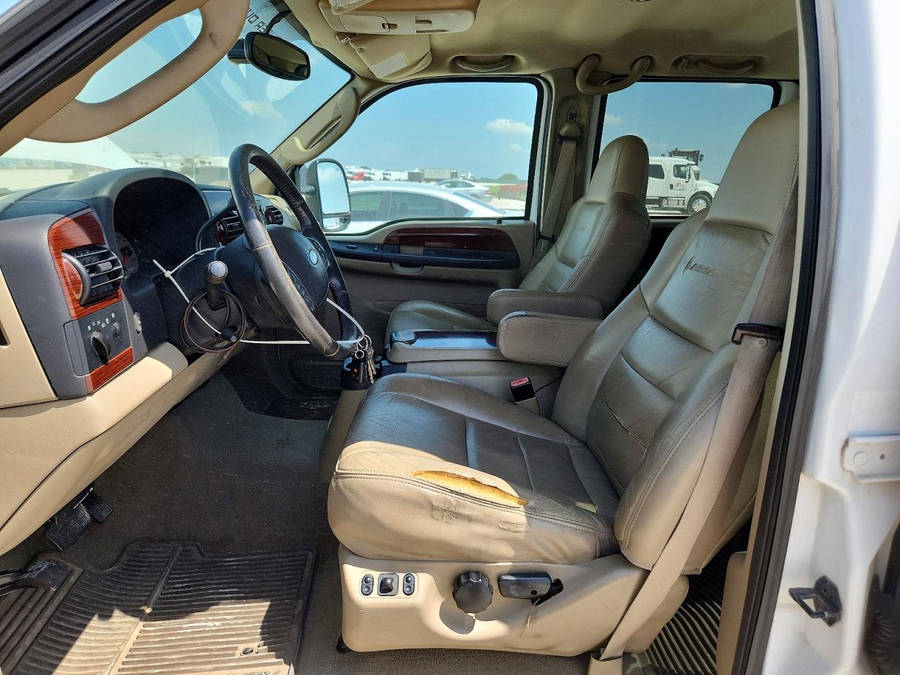 2005 Ford F250 Super Duty White vin: 1FTSW21P85EB10593