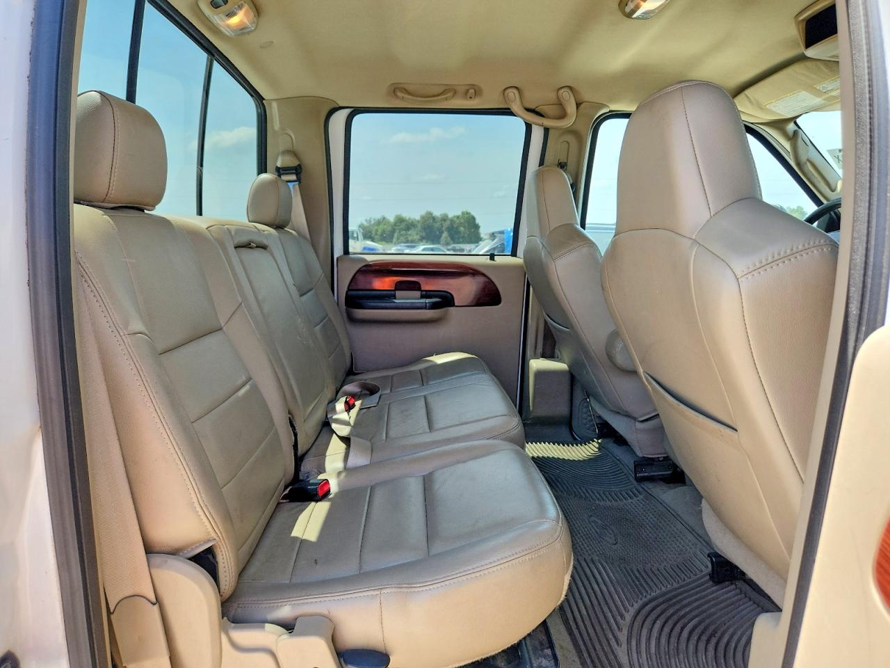 2005 Ford F250 Super Duty White vin: 1FTSW21P85EB10593