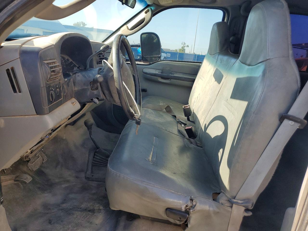 2005 Ford F250 Super Duty White vin: 1FTSW21P95EB19237