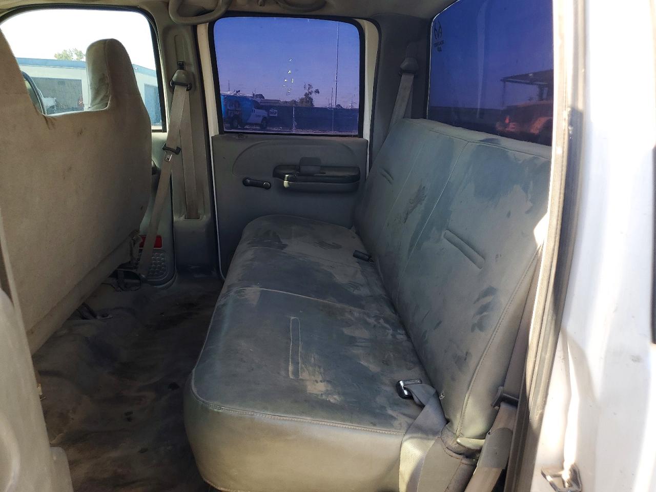 2005 Ford F250 Super Duty White vin: 1FTSW21P95EB19237