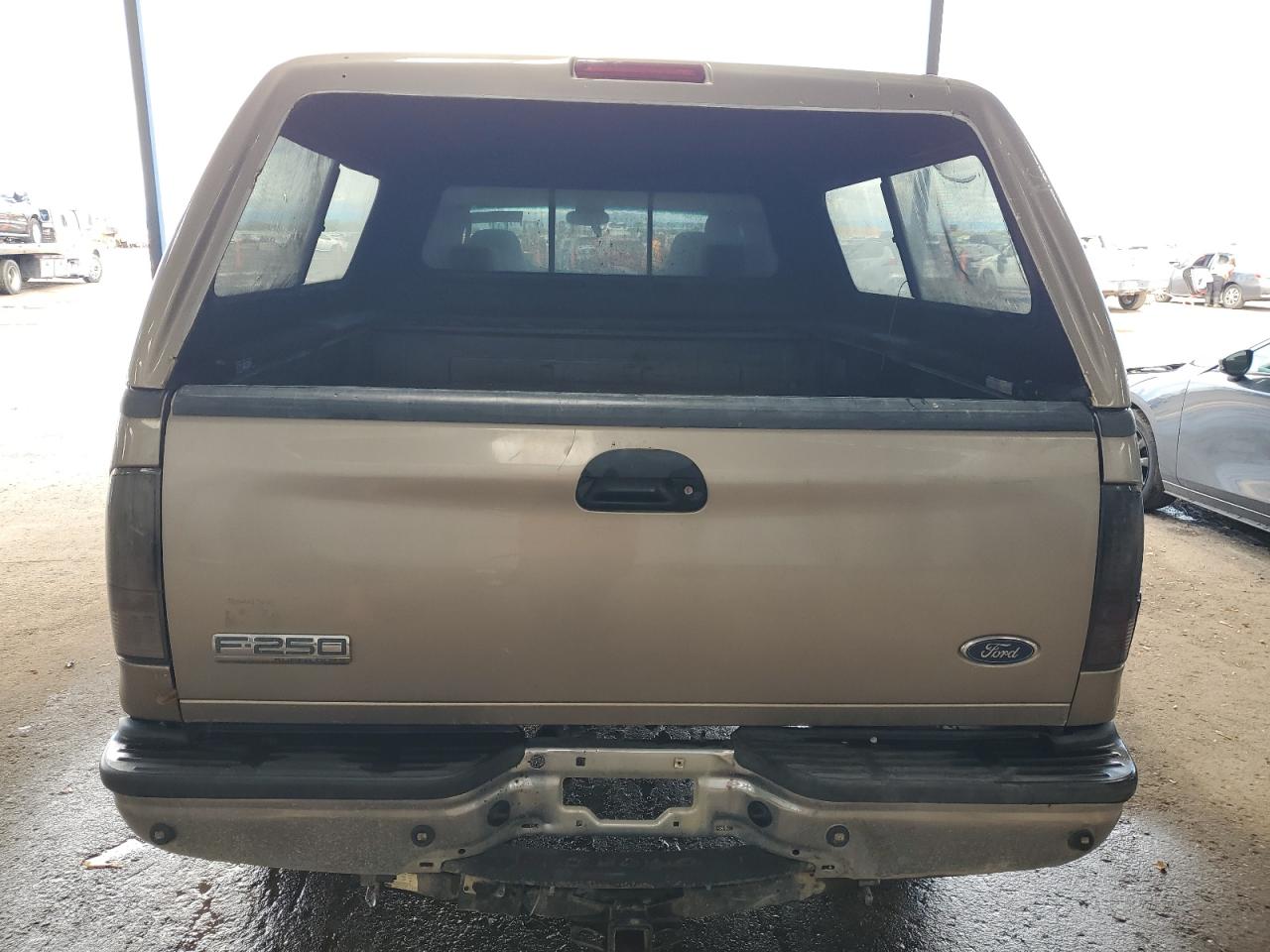 2005 Ford F250 Super Duty Beige vin: 1FTSW21P95EB20761 Damage: Tailgate, Dent(s) W/ Paint Dmg, 2 to 3 inches