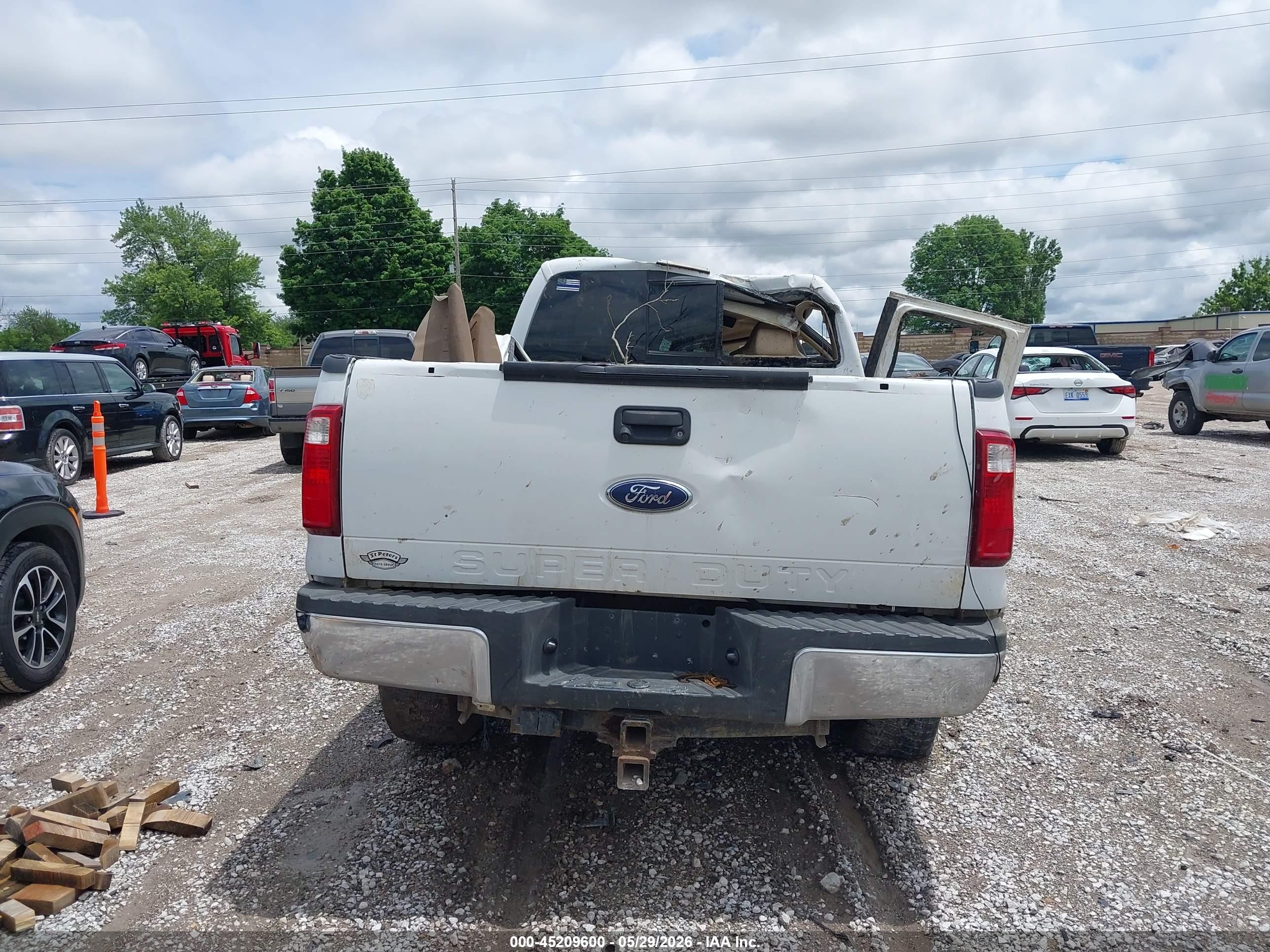 2008 Ford F-250 Fx4/harley-davidson/king Ranch/lariat/xl/xlt White vin: 1FTSW21R08ED11796