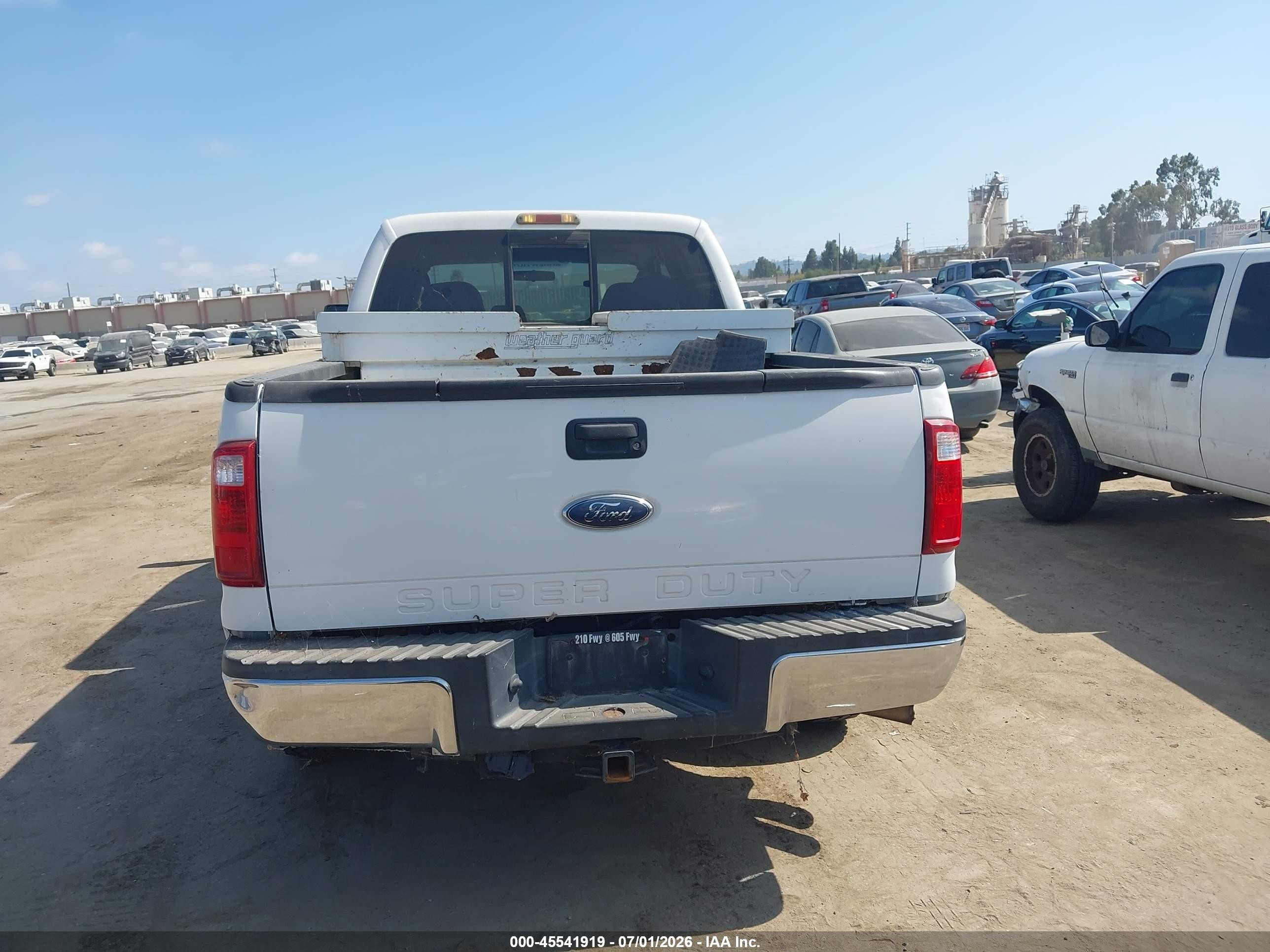 2008 Ford Super Duty F-250 Srw Fx4/harley-davidson/king Ranch/lariat/xl/xlt White vin: 1FTSW21R18EB46079