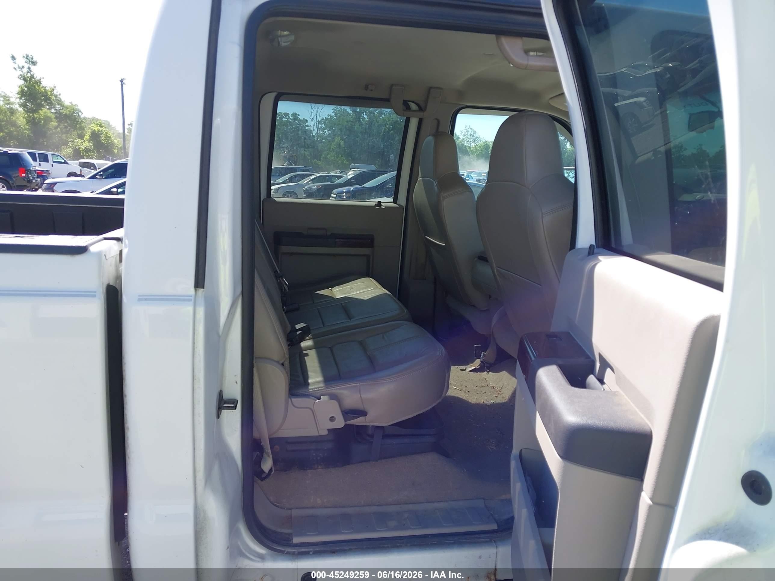 2008 Ford F-250 Lariat White vin: 1FTSW21R28EE60095