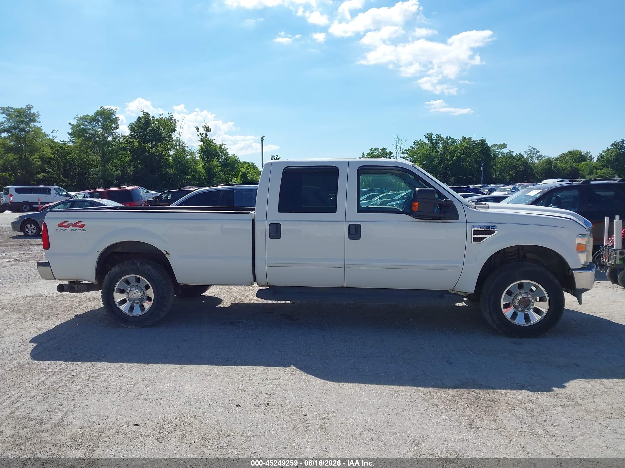 2008 Ford F-250 Lariat White vin: 1FTSW21R28EE60095