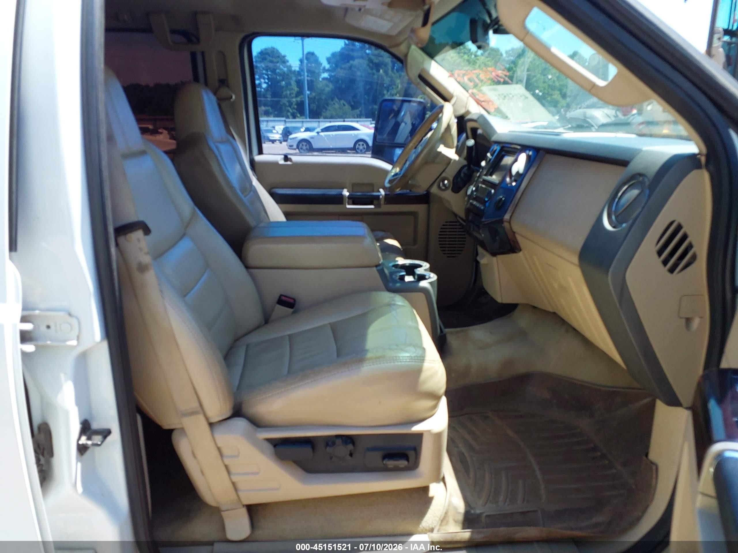 2008 Ford F-250   White vin: 1FTSW21R38EB54345