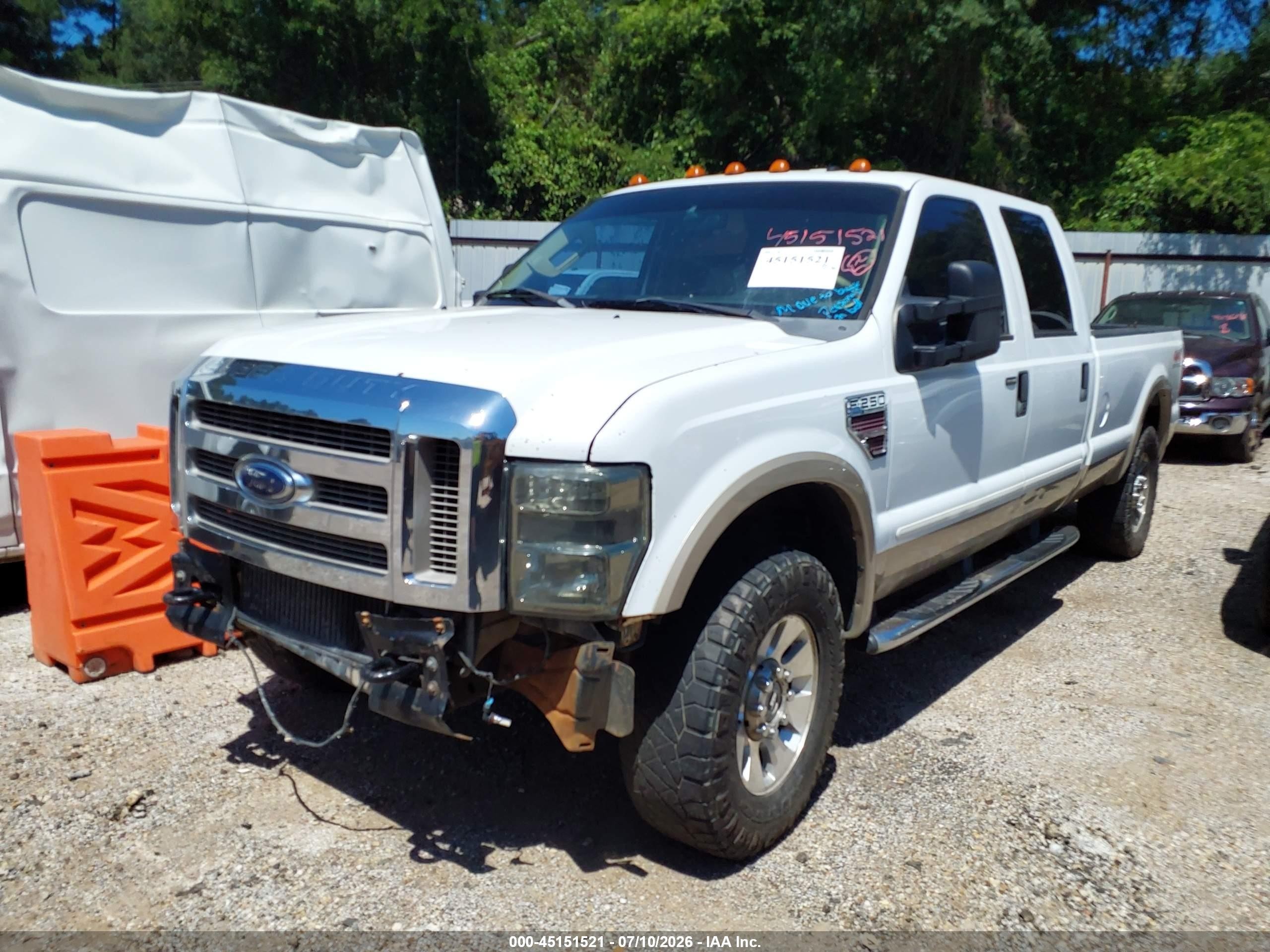 2008 Ford F-250   White vin: 1FTSW21R38EB54345