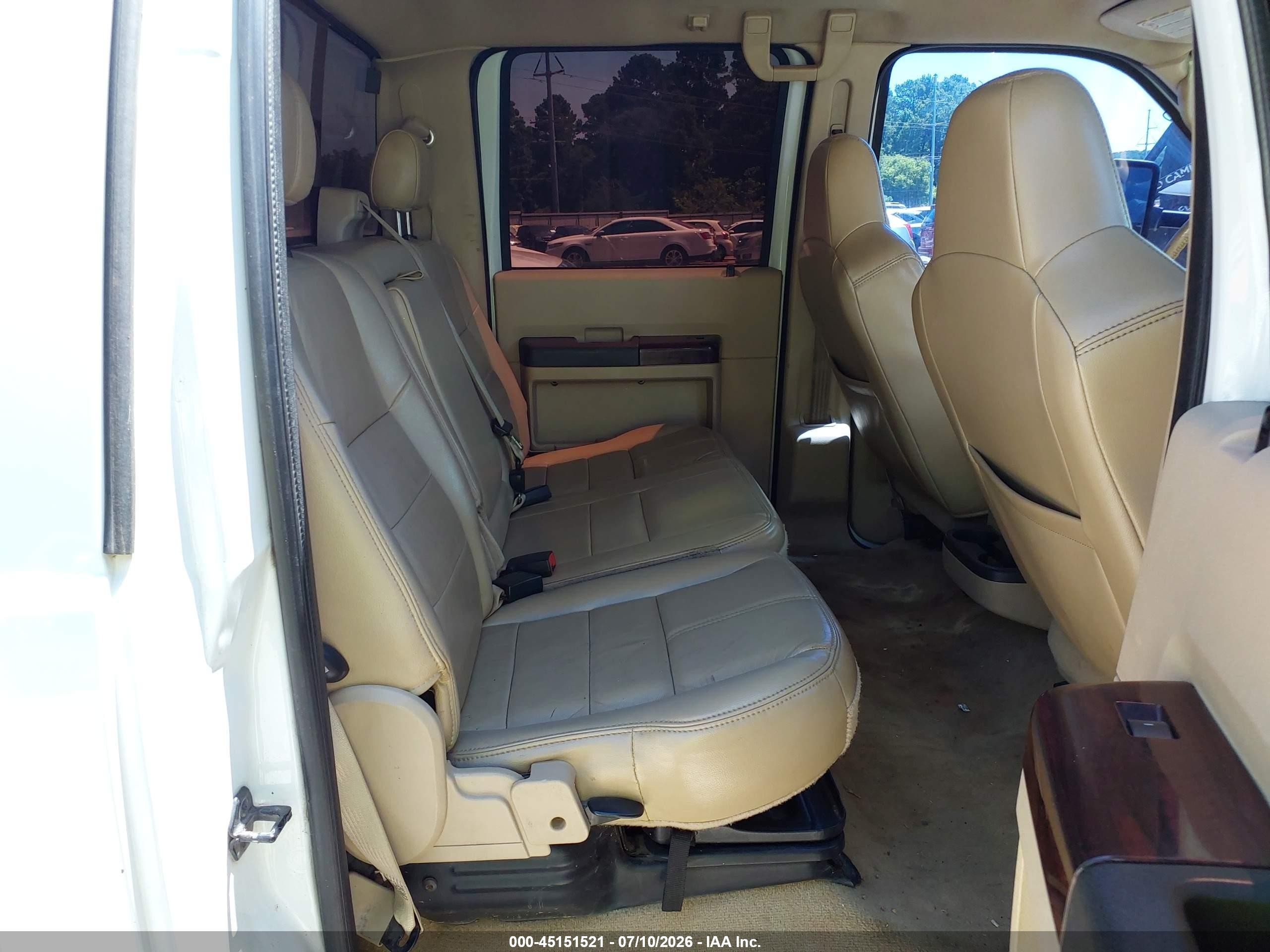 2008 Ford F-250   White vin: 1FTSW21R38EB54345