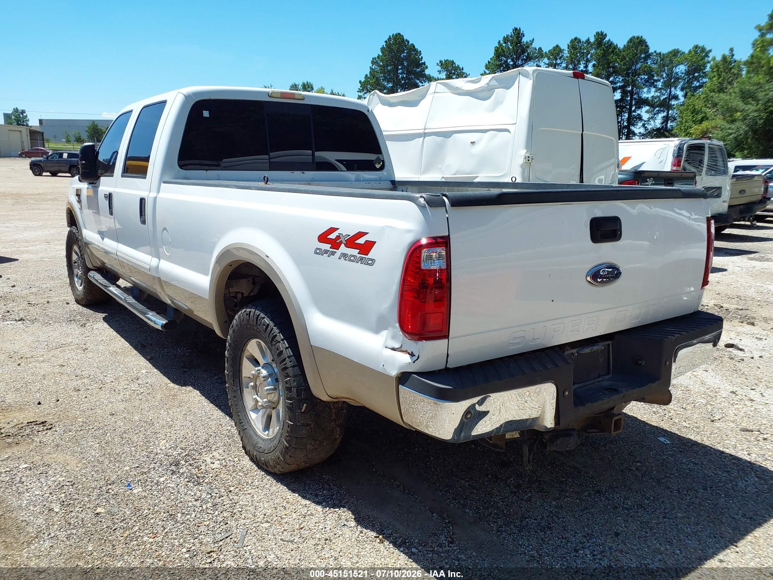 2008 Ford F-250   White vin: 1FTSW21R38EB54345
