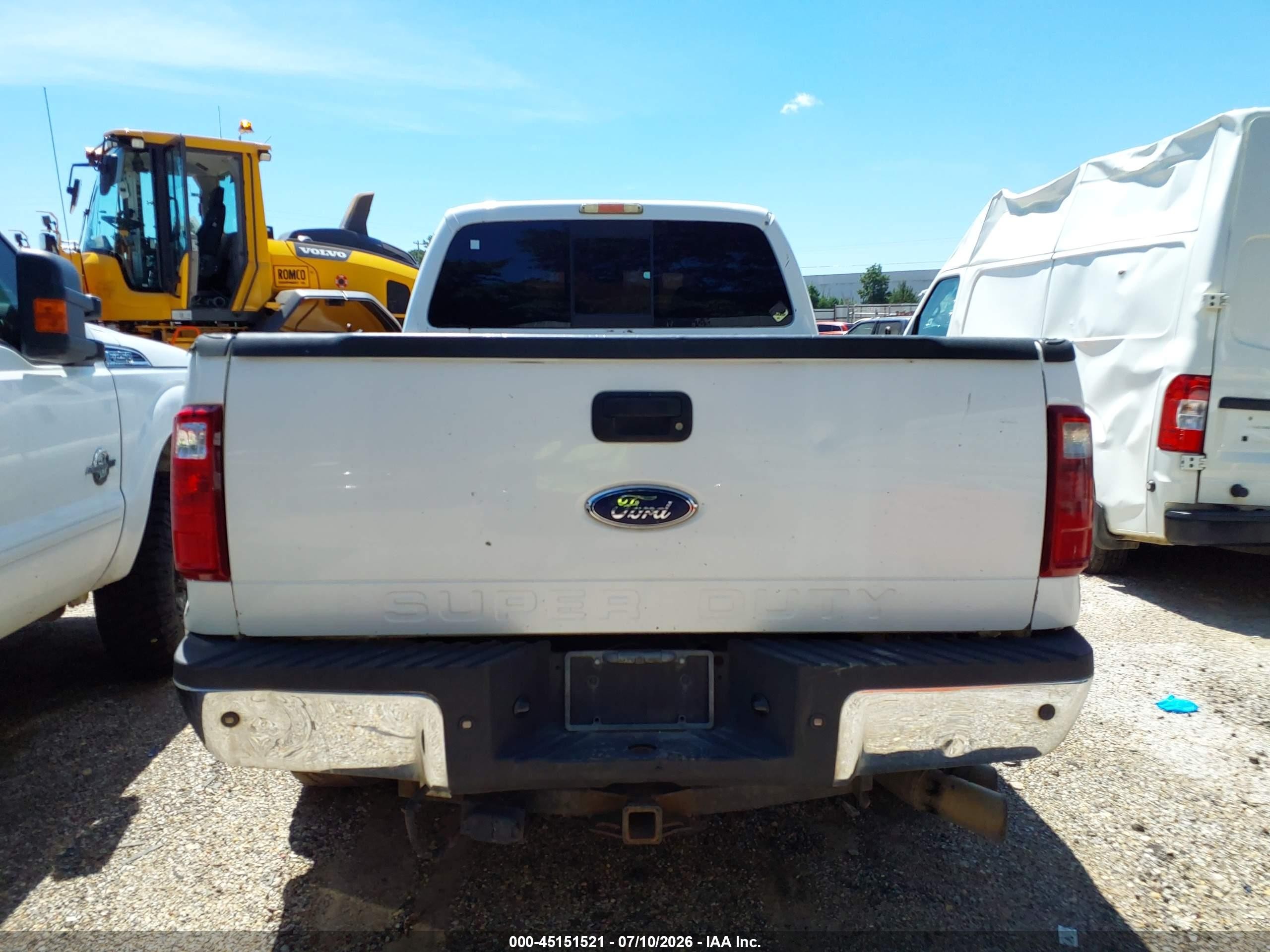 2008 Ford F-250   White vin: 1FTSW21R38EB54345