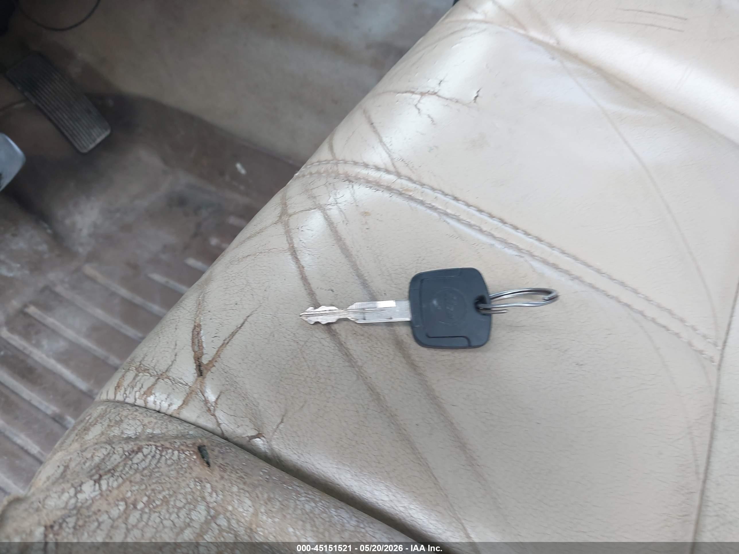 2008 Ford F-250   White vin: 1FTSW21R38EB54345