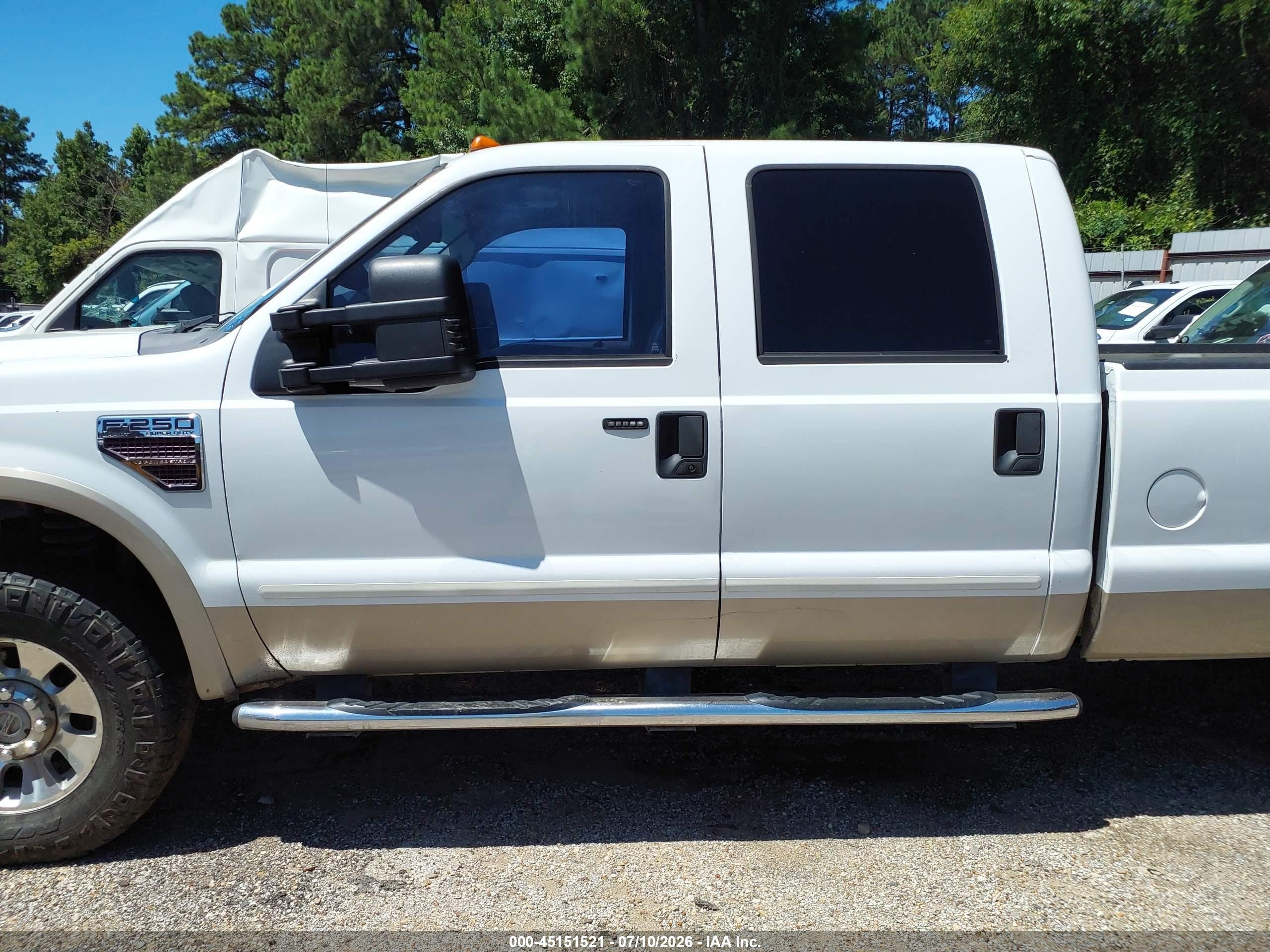 2008 Ford F-250   White vin: 1FTSW21R38EB54345
