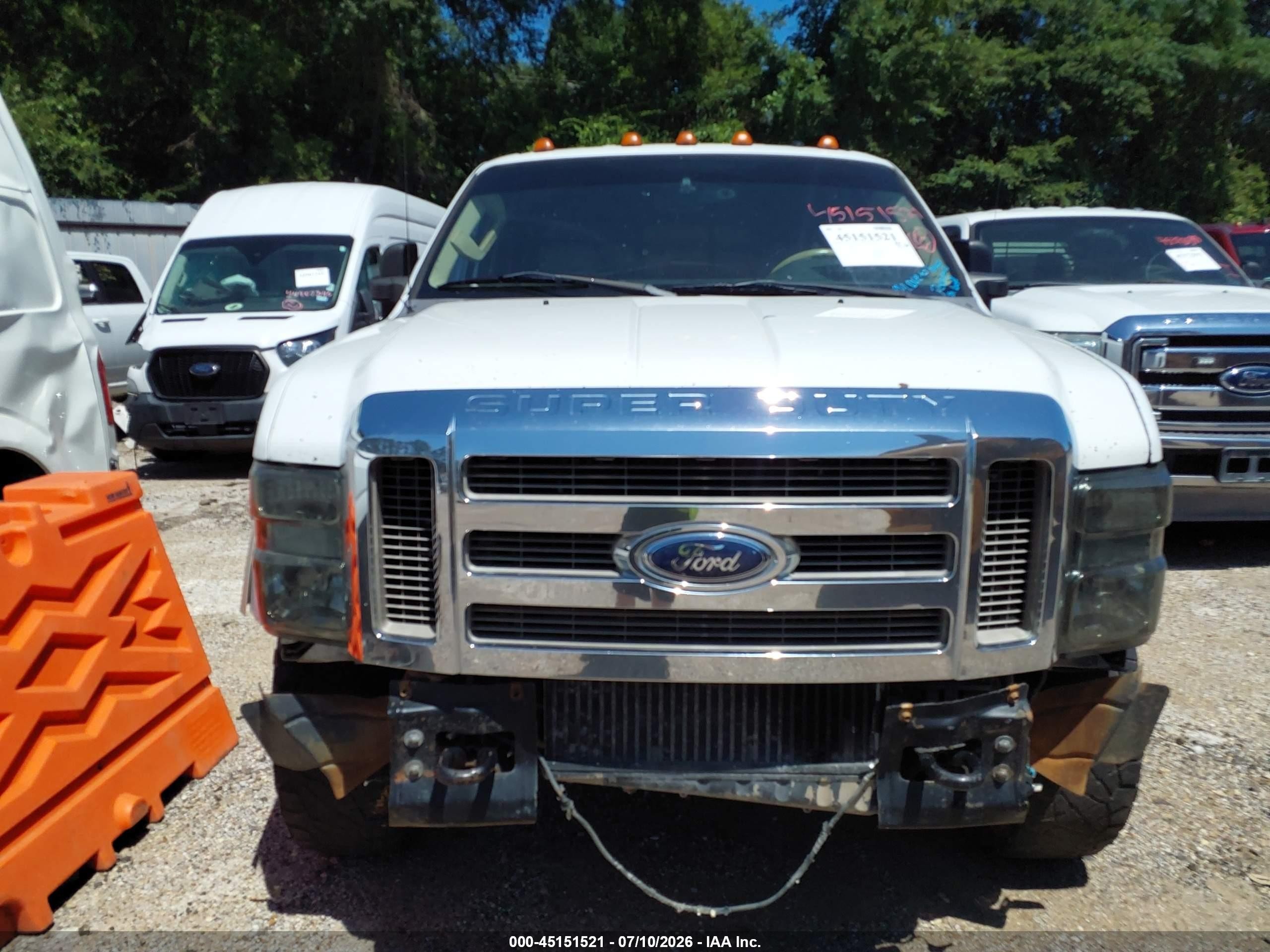 2008 Ford F-250   White vin: 1FTSW21R38EB54345