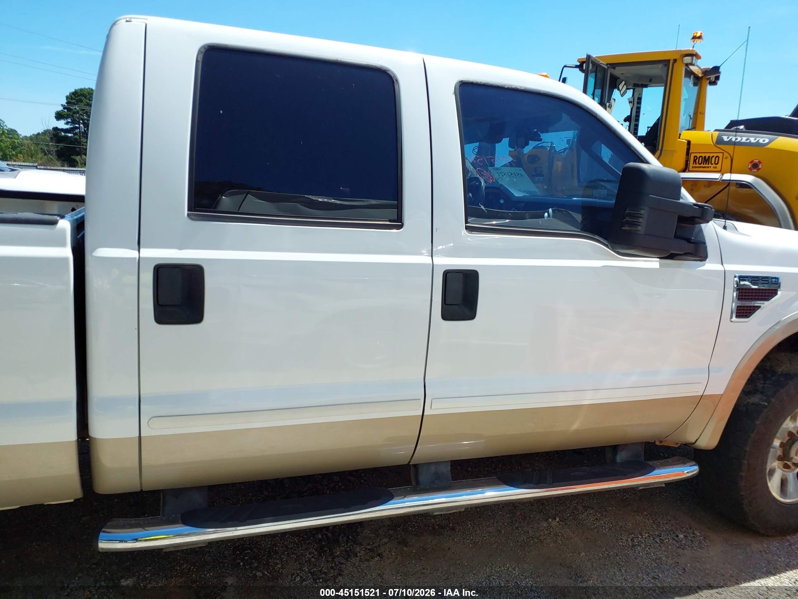 2008 Ford F-250   White vin: 1FTSW21R38EB54345