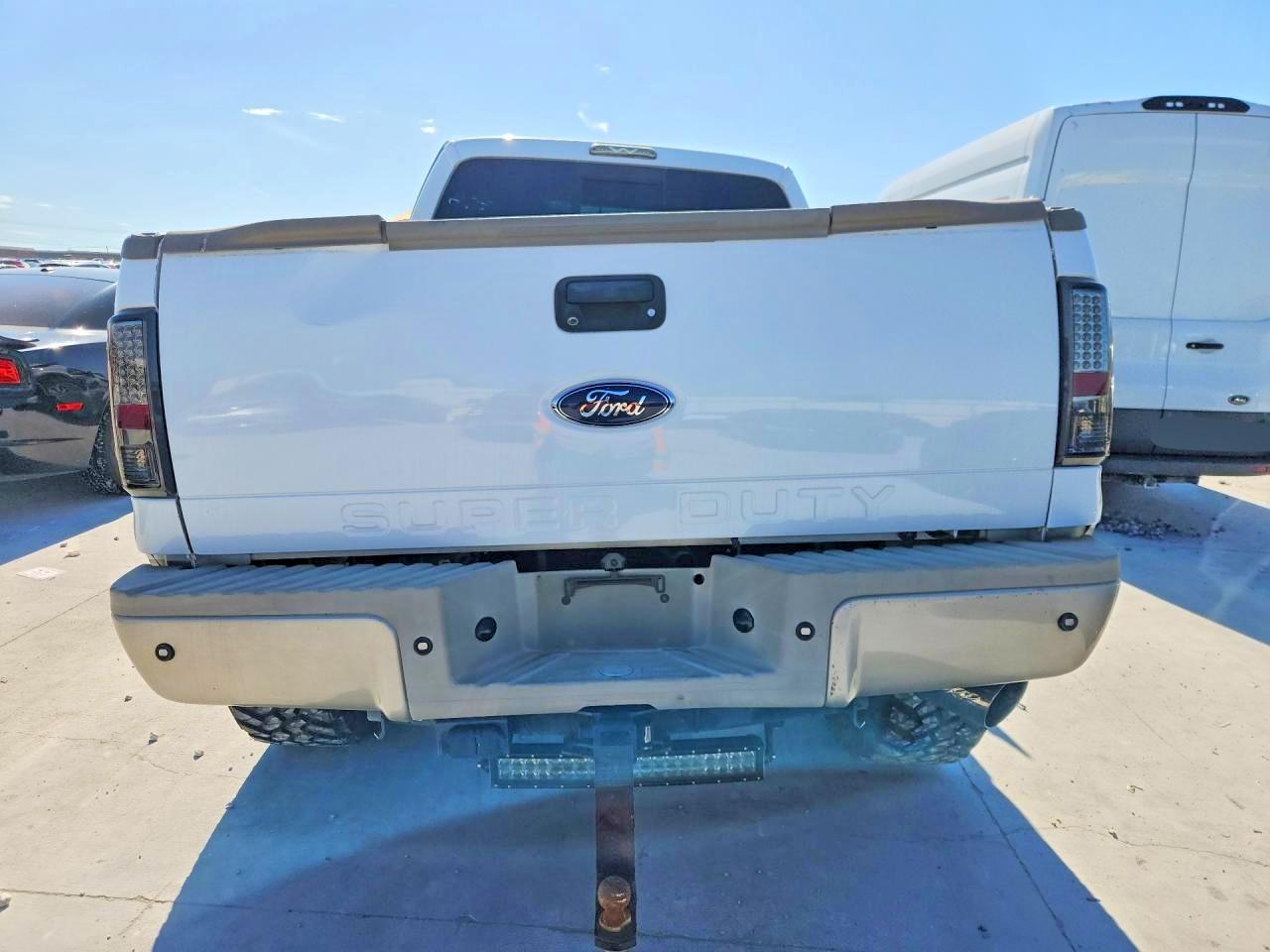 2008 Ford F250 Super Duty White vin: 1FTSW21R38ED16586