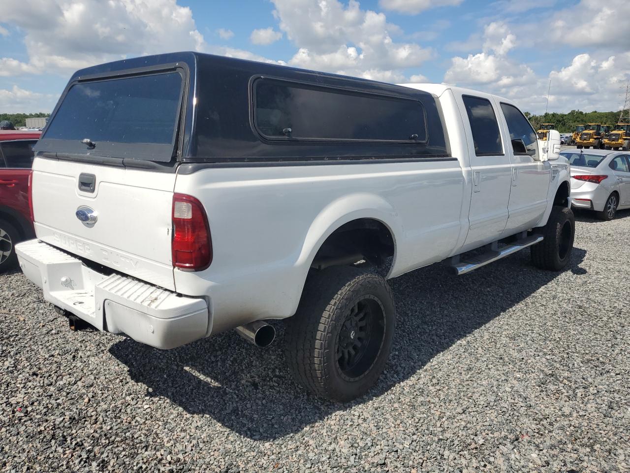 2008 Ford F250 Super Duty White vin: 1FTSW21R78ED29096 Damage: Tailgate, Dent(S) W/ Paint Dmg, 4 To 5 Inches