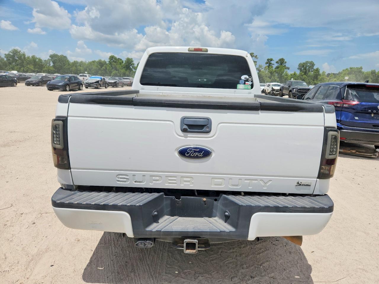 2009 Ford F250 Super Duty White vin: 1FTSW21R79EB26145