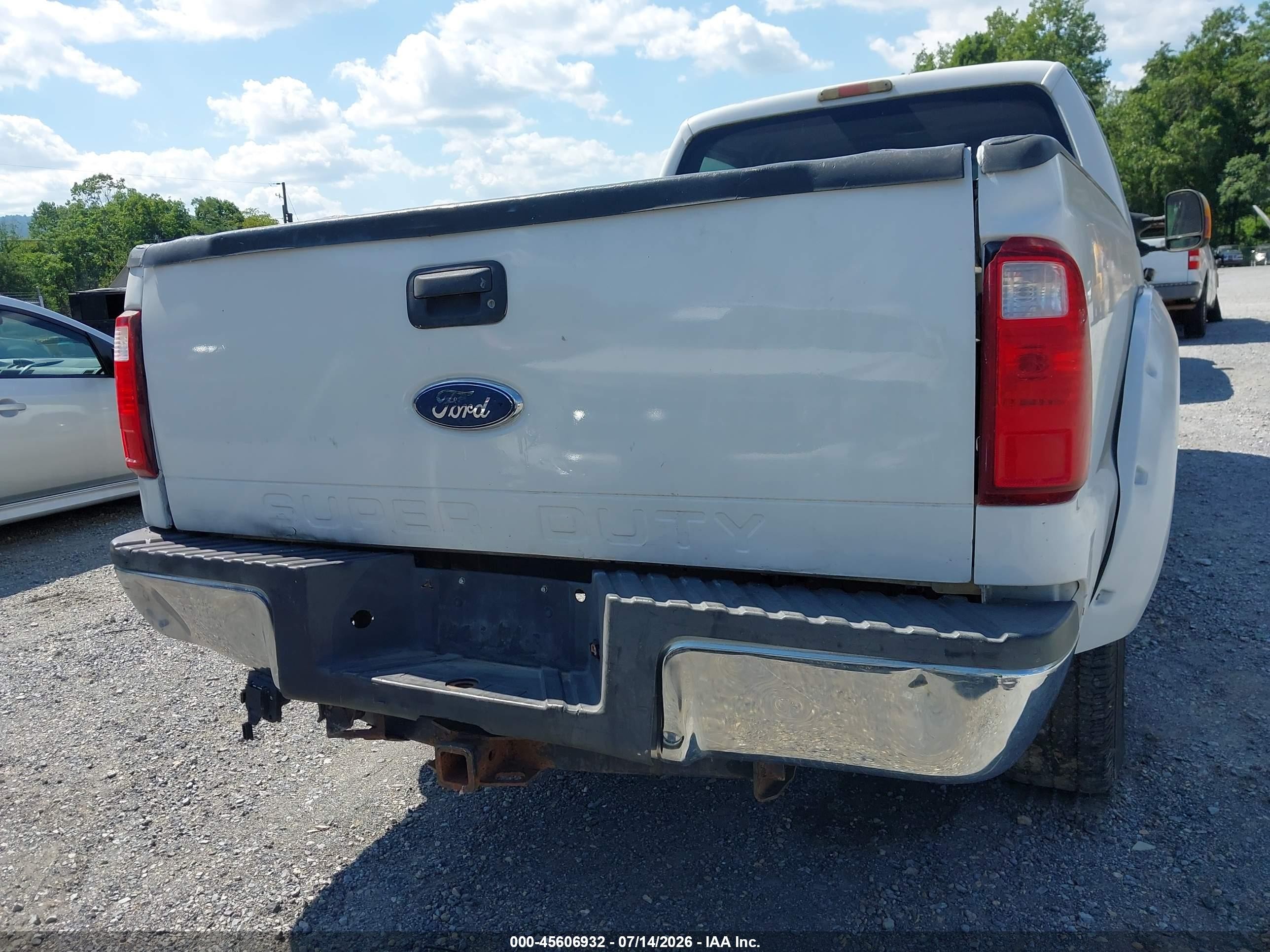 2008 Ford Super Duty F-250 Srw Fx4/harley-davidson/king Ranch/lariat/xl/xlt White vin: 1FTSW21RX8EB03389
