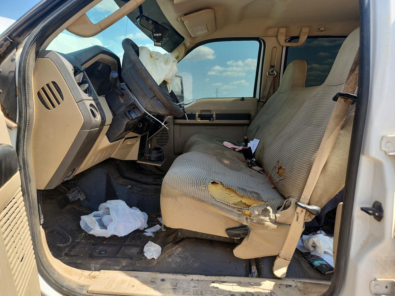 2008 Ford F250 Super Duty White vin: 1FTSW21Y08ED05178