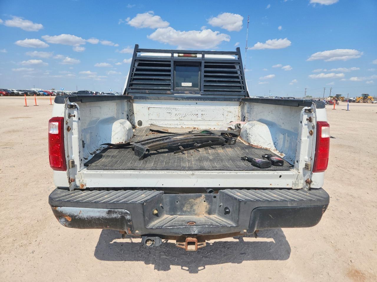 2008 Ford F250 Super Duty White vin: 1FTSW21Y08ED05178