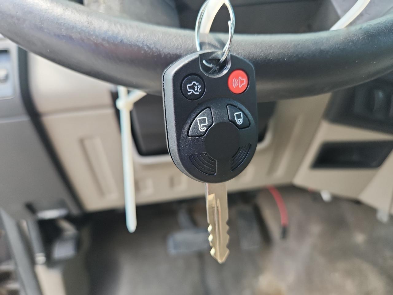 2010 Ford F250 Super Duty Gray vin: 1FTSW2B51AEA18765 Damage: Steering Wheel, Worn, Replacement Required