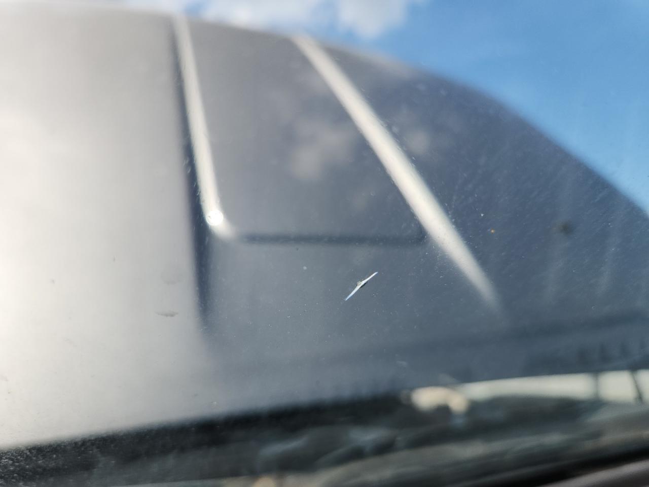 2010 Ford F250 Super Duty Gray vin: 1FTSW2B51AEA18765 Damage: Windshield, Cracked, 1/2 To 1 Inch