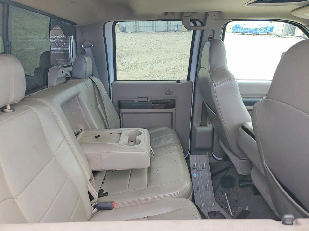 2010 Ford F250 Super Duty White vin: 1FTSW2BR1AEA04092