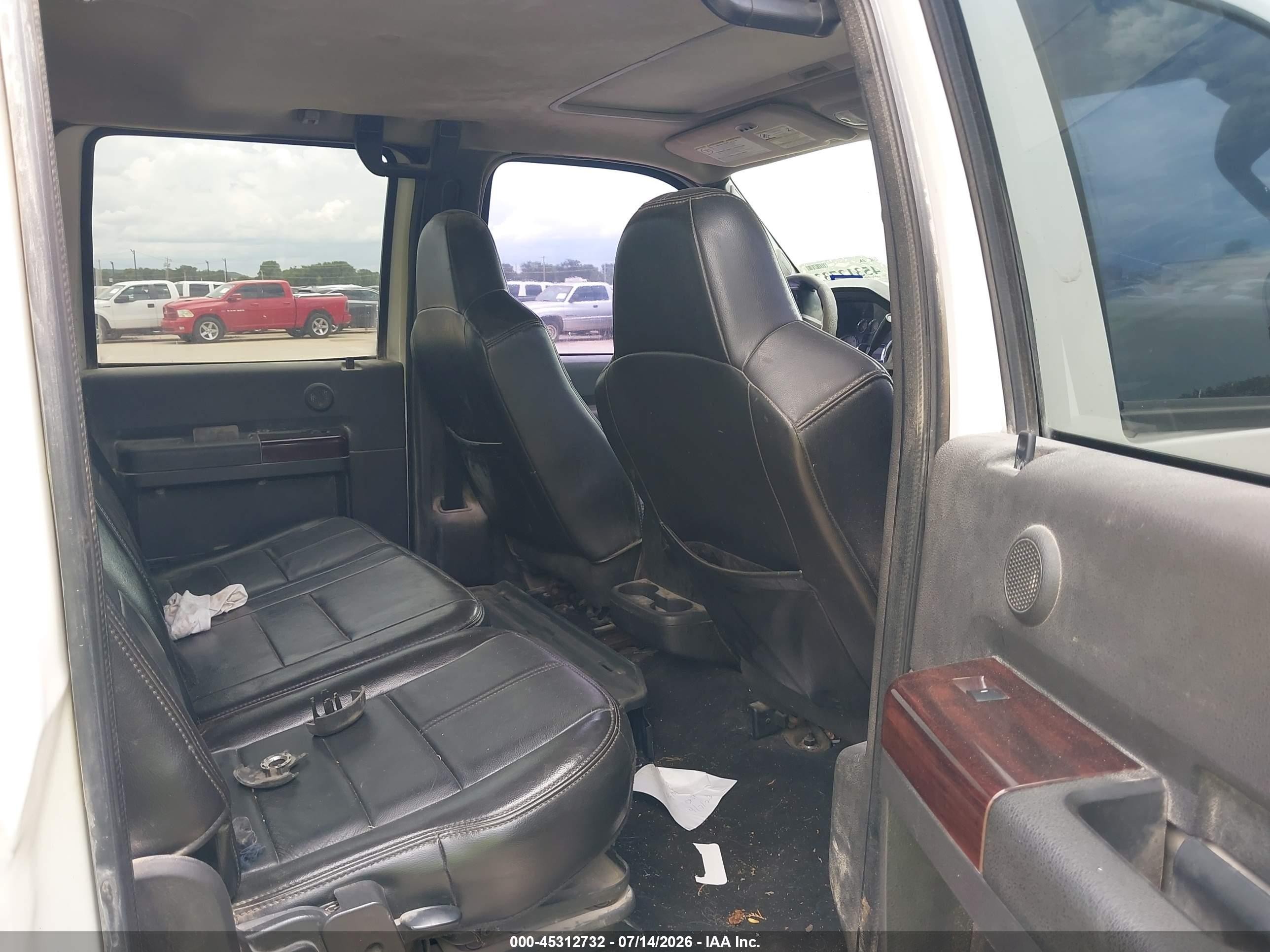 2010 Ford Super Duty F-250 Srw Lariat Белый vin: 1FTSW2BR7AEB15603