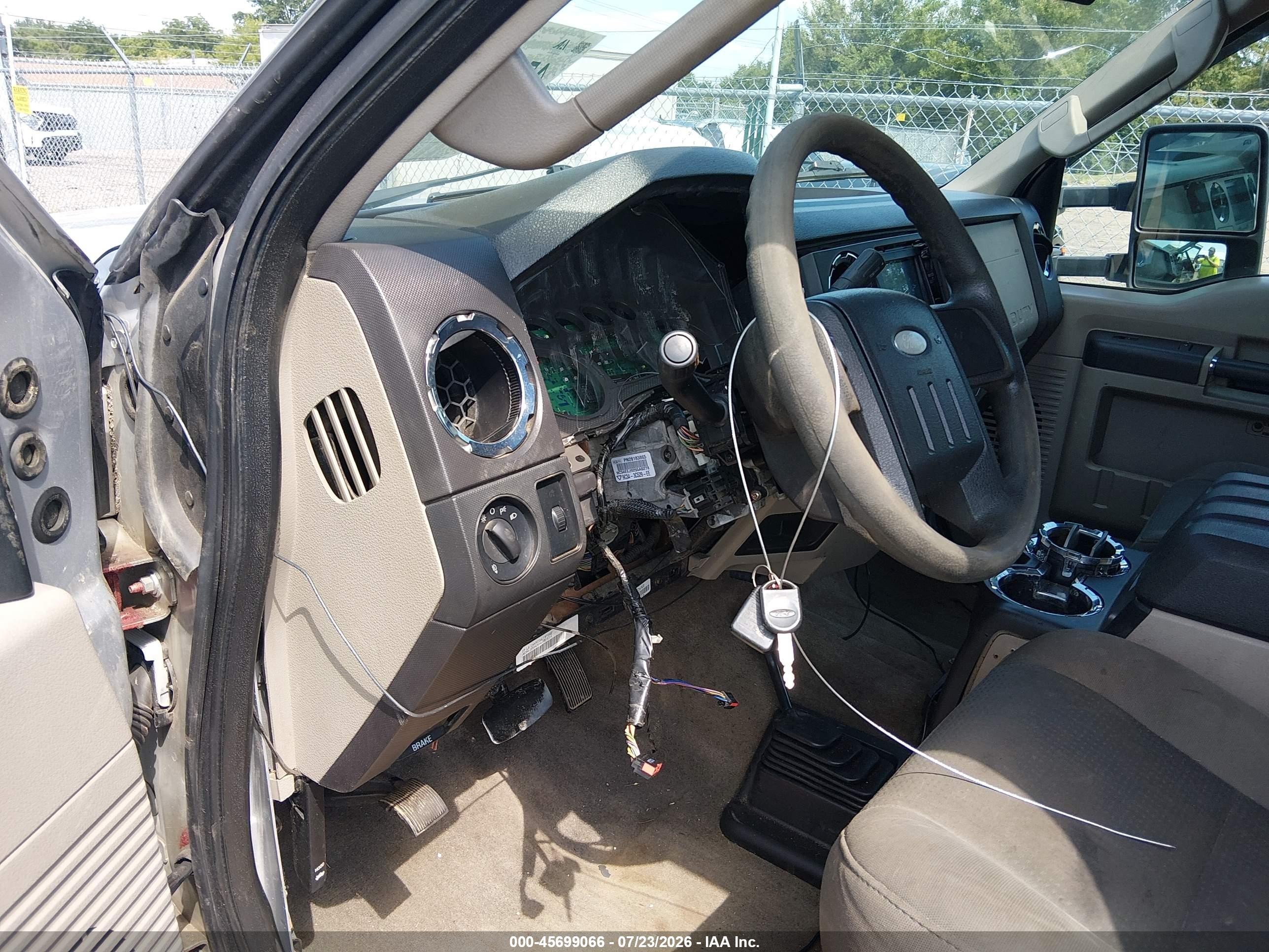2010 Ford Super Duty F-250 Srw Xlt Silver vin: 1FTSW2BR9AEA51631