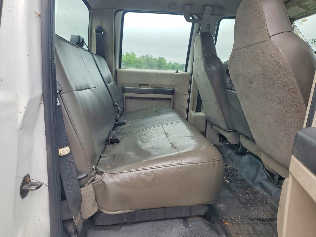 2010 Ford F250 Super Duty White vin: 1FTSW2BRXAEB29253