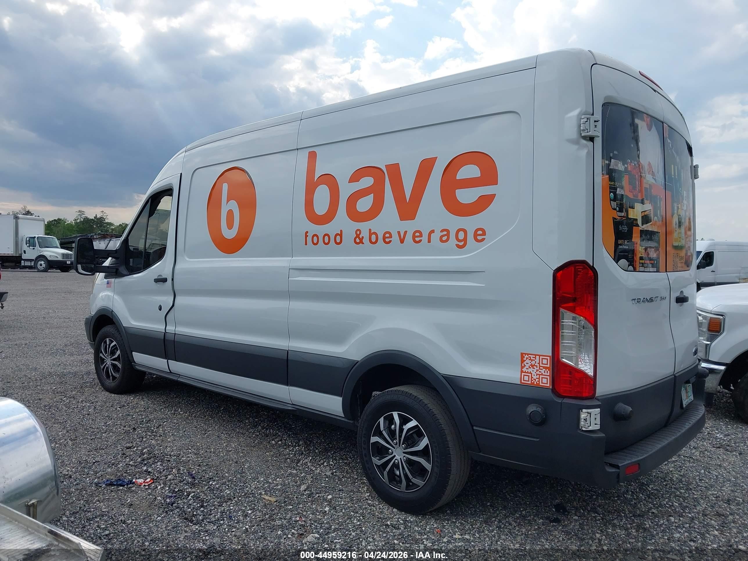 2015 Ford Transit-350   White vin: 1FTSW2CG4FKB25740