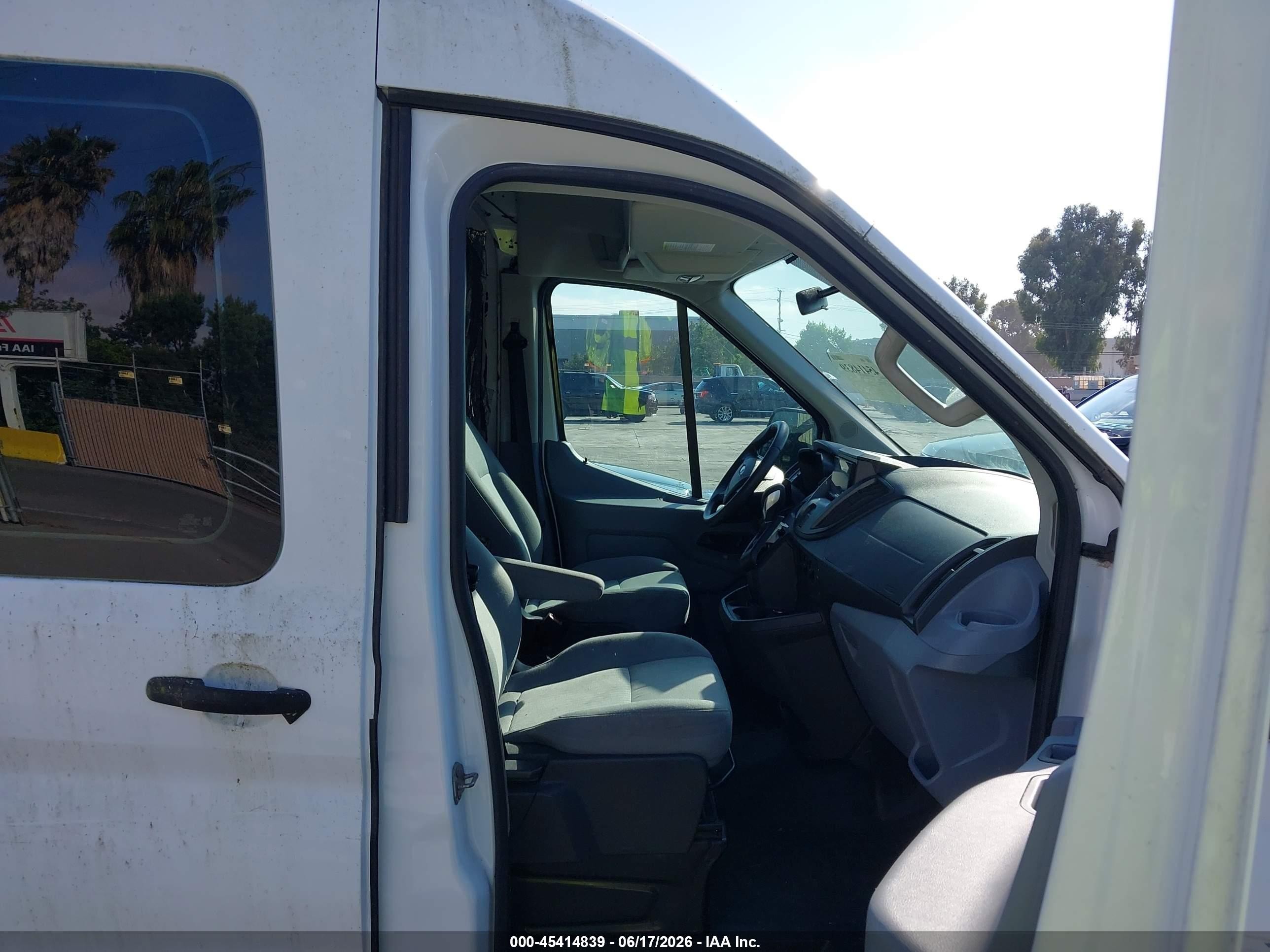2015 Ford Transit-350   White vin: 1FTSW2CMXFKA04796