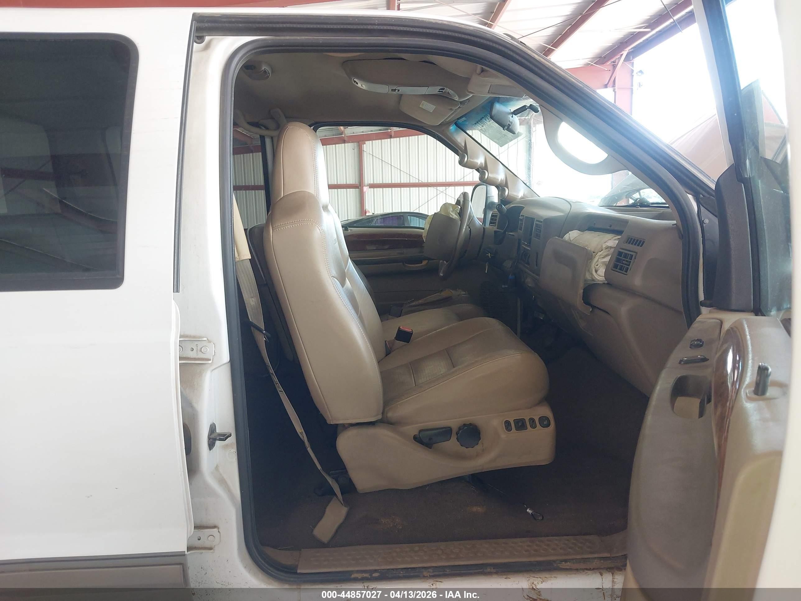 2002 Ford F-350 Lariat/xl/xlt White vin: 1FTSW31F02EC77006