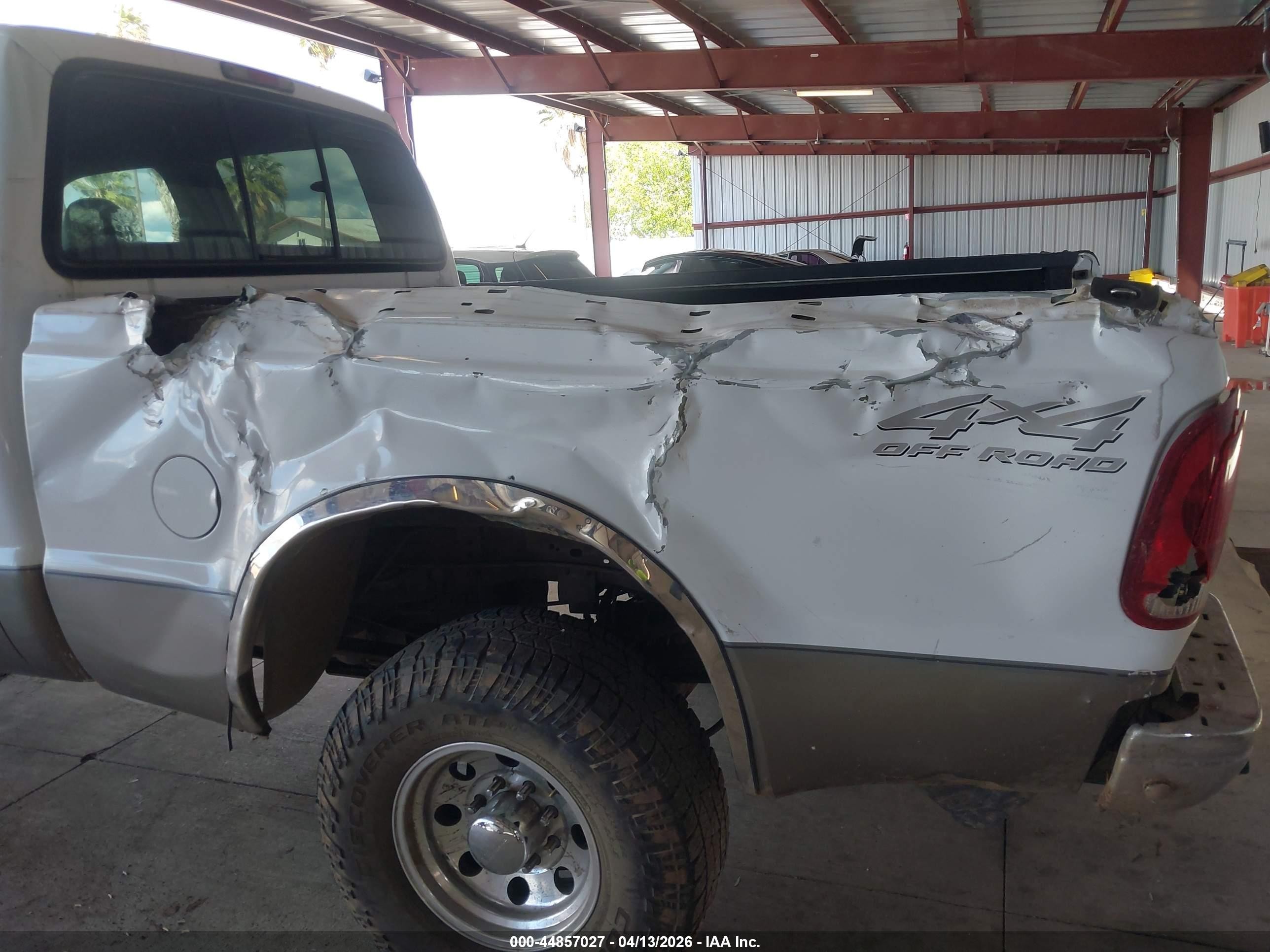 2002 Ford F-350 Lariat/xl/xlt White vin: 1FTSW31F02EC77006