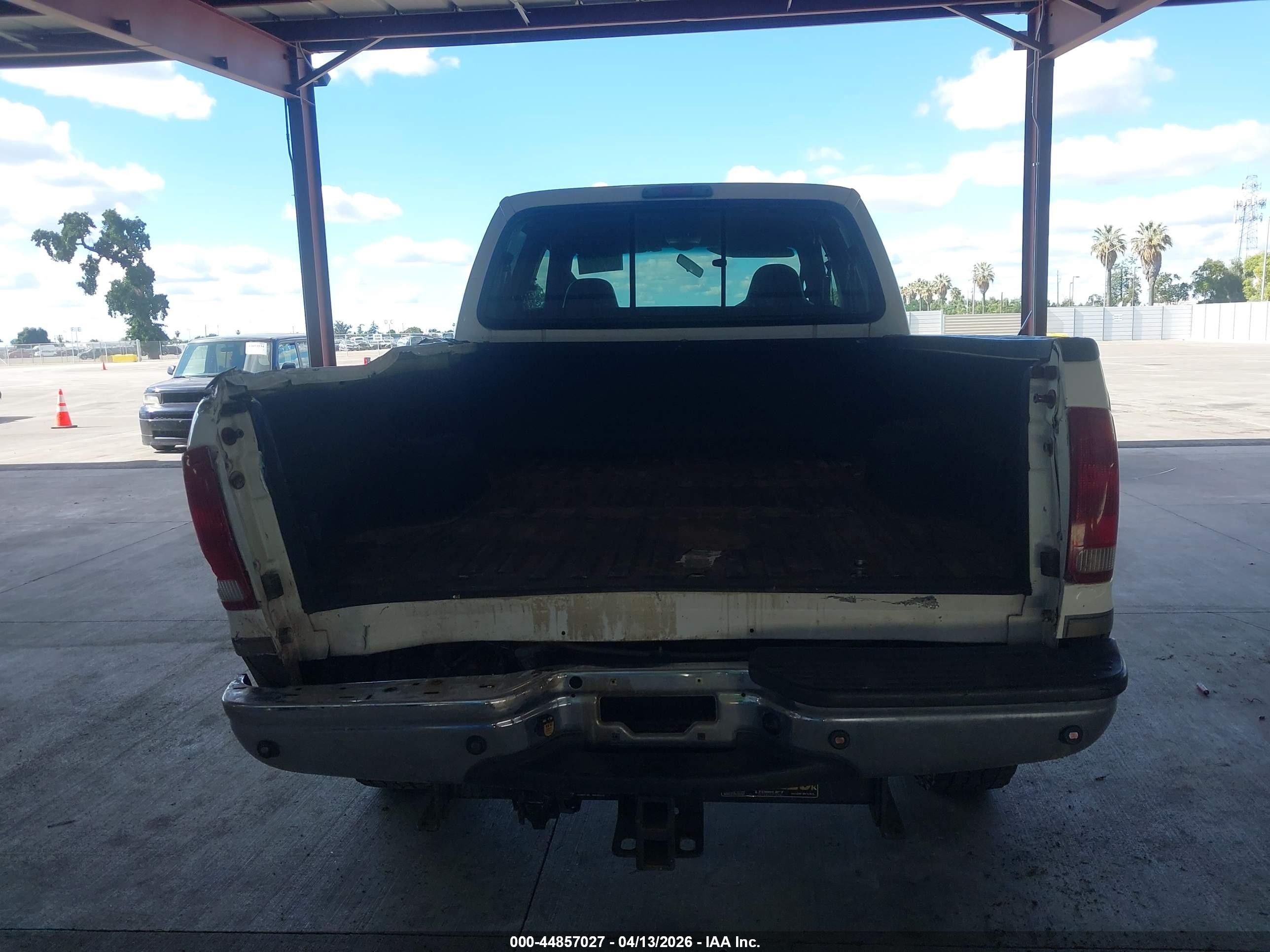 2002 Ford F-350 Lariat/xl/xlt White vin: 1FTSW31F02EC77006
