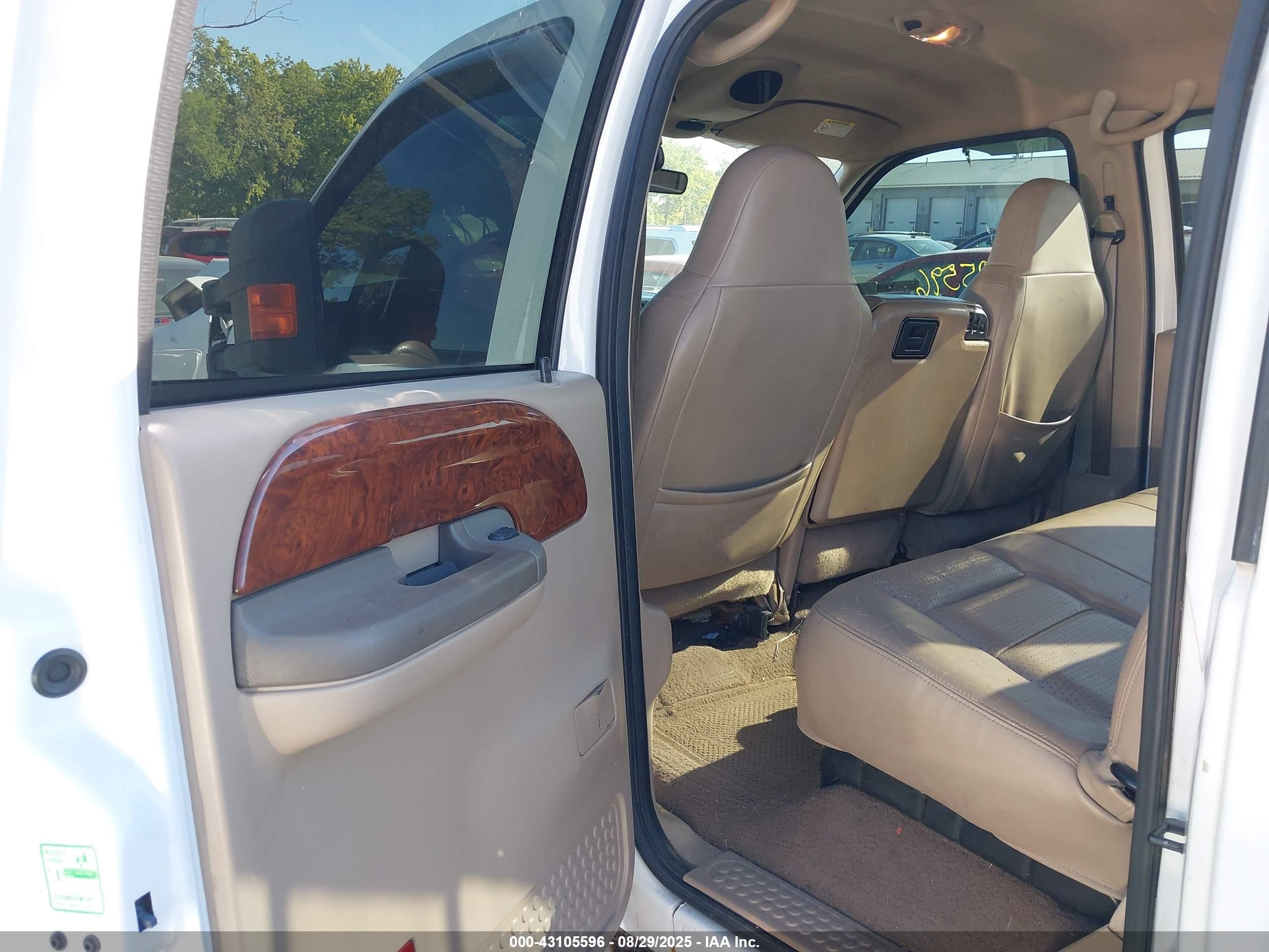 2001 Ford F-350 Lariat/xl/xlt White vin: 1FTSW31F11EA43536