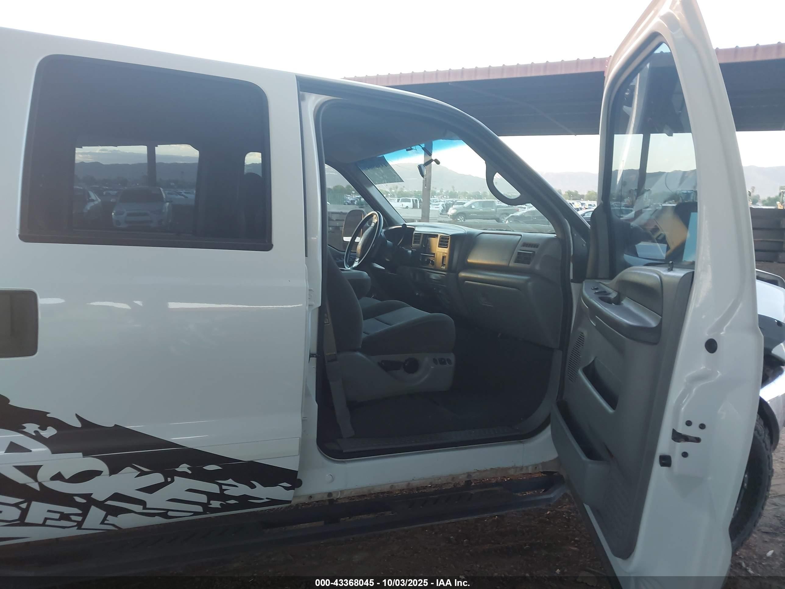 2002 Ford F-350 Lariat/xl/xlt White vin: 1FTSW31F42ED53312