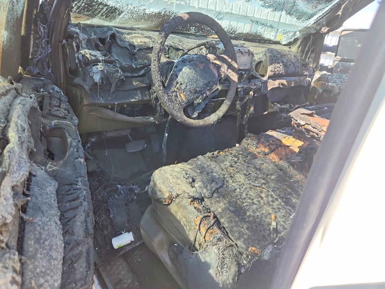 2002 Ford F350 Burn vin: 1FTSW31F82EB88297