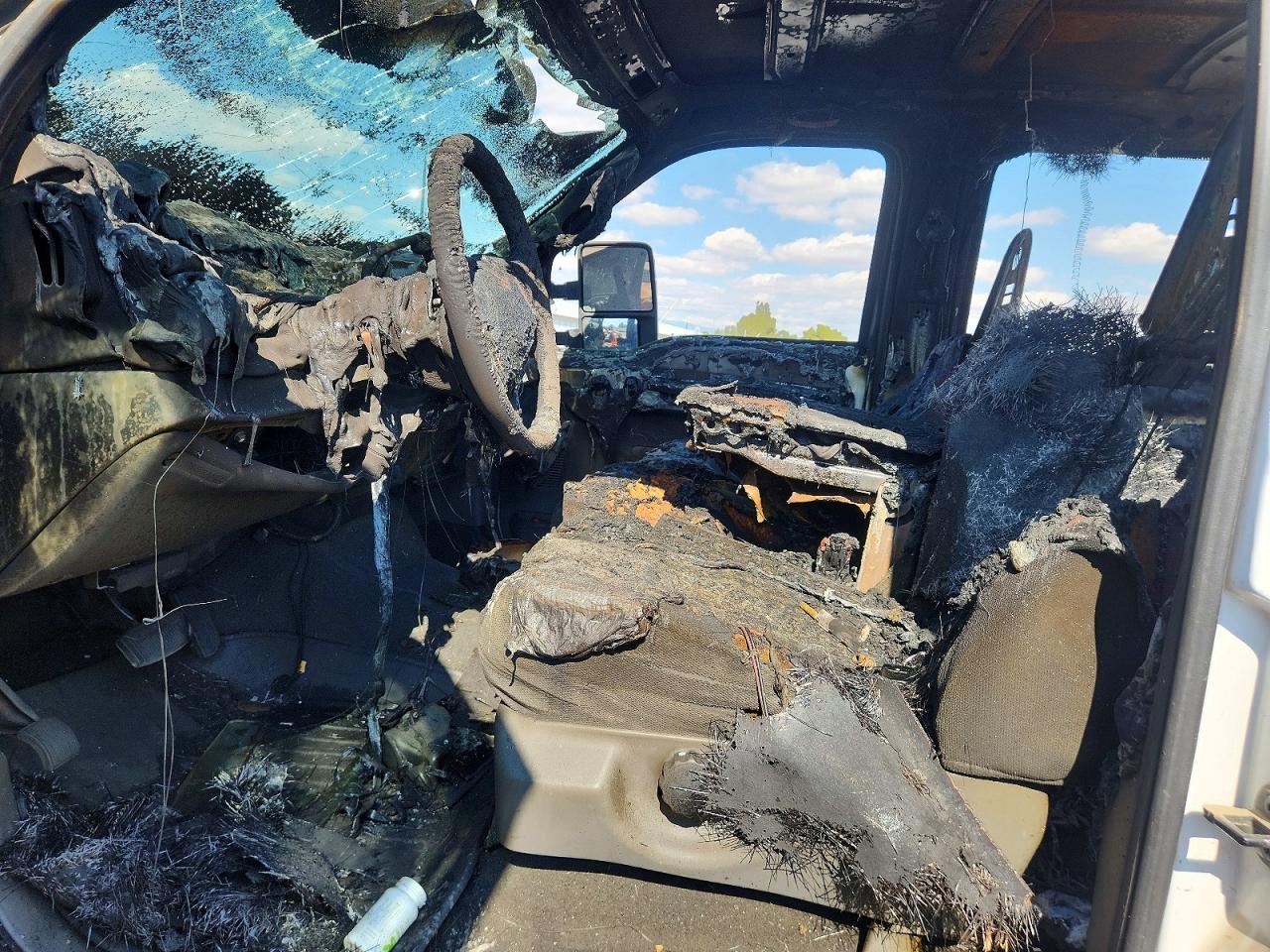 2002 Ford F350 Burn vin: 1FTSW31F82EB88297