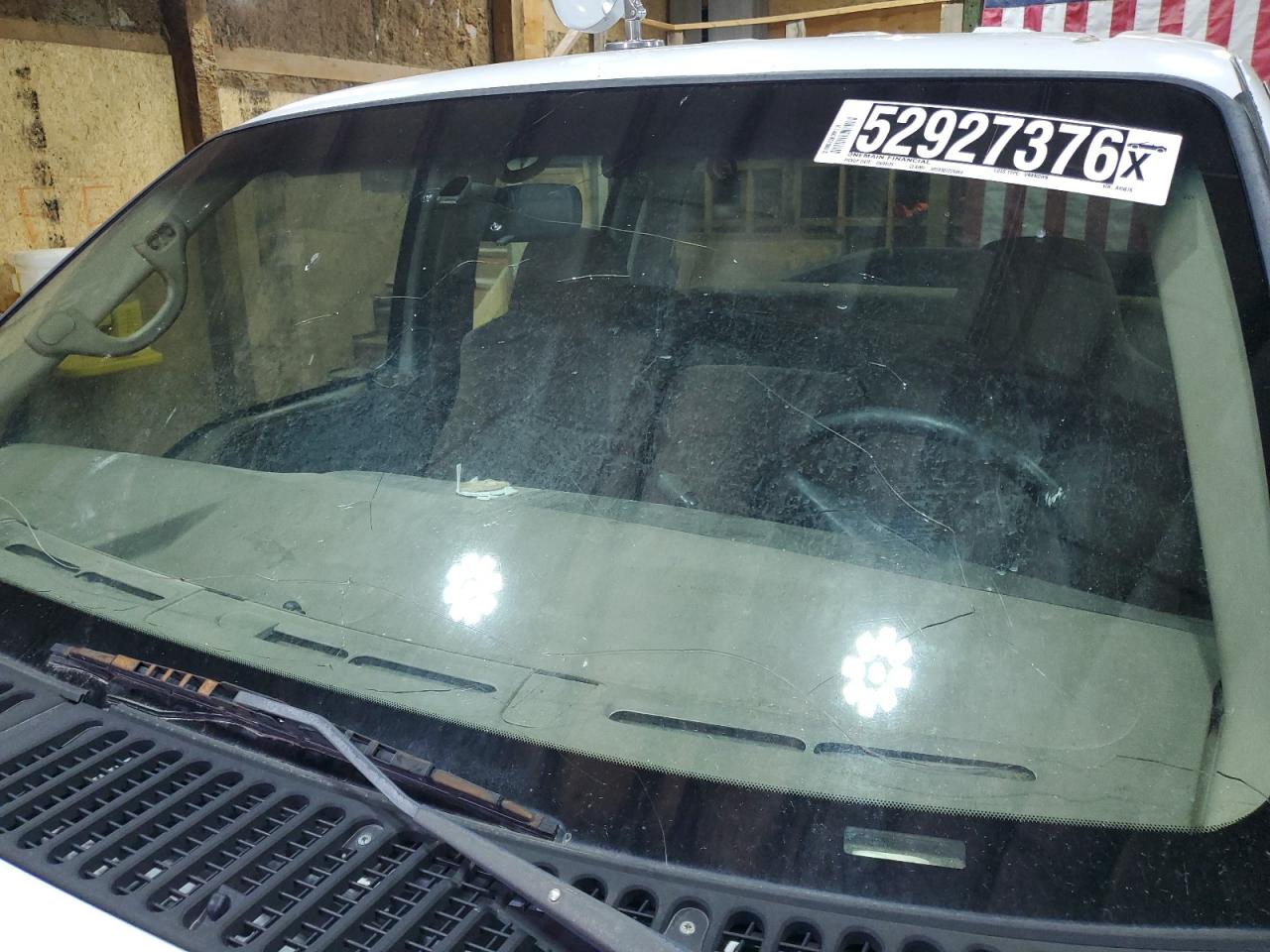 2002 Ford F350 Srw Super Duty White vin: 1FTSW31S42EA45876 Damage: Windshield, Broken, Replacement Required