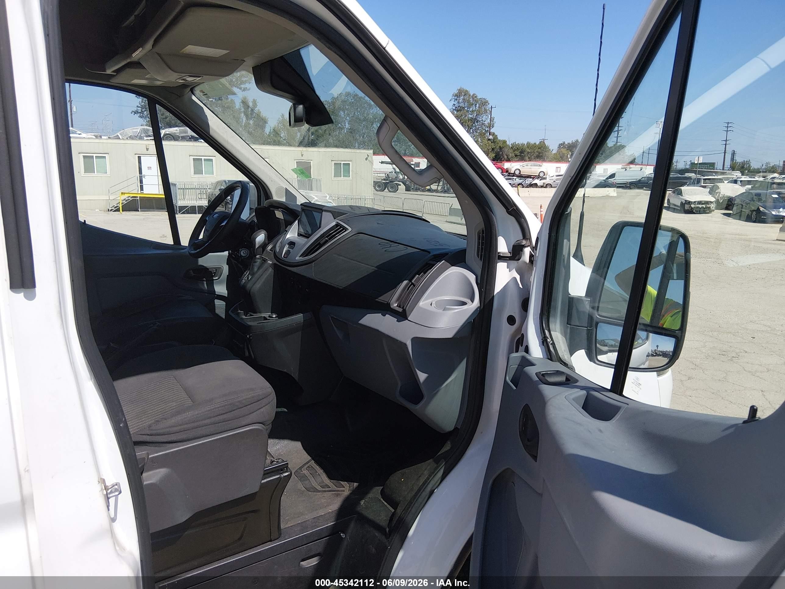 2015 Ford Transit-350   White vin: 1FTSW3XG2FKA84007