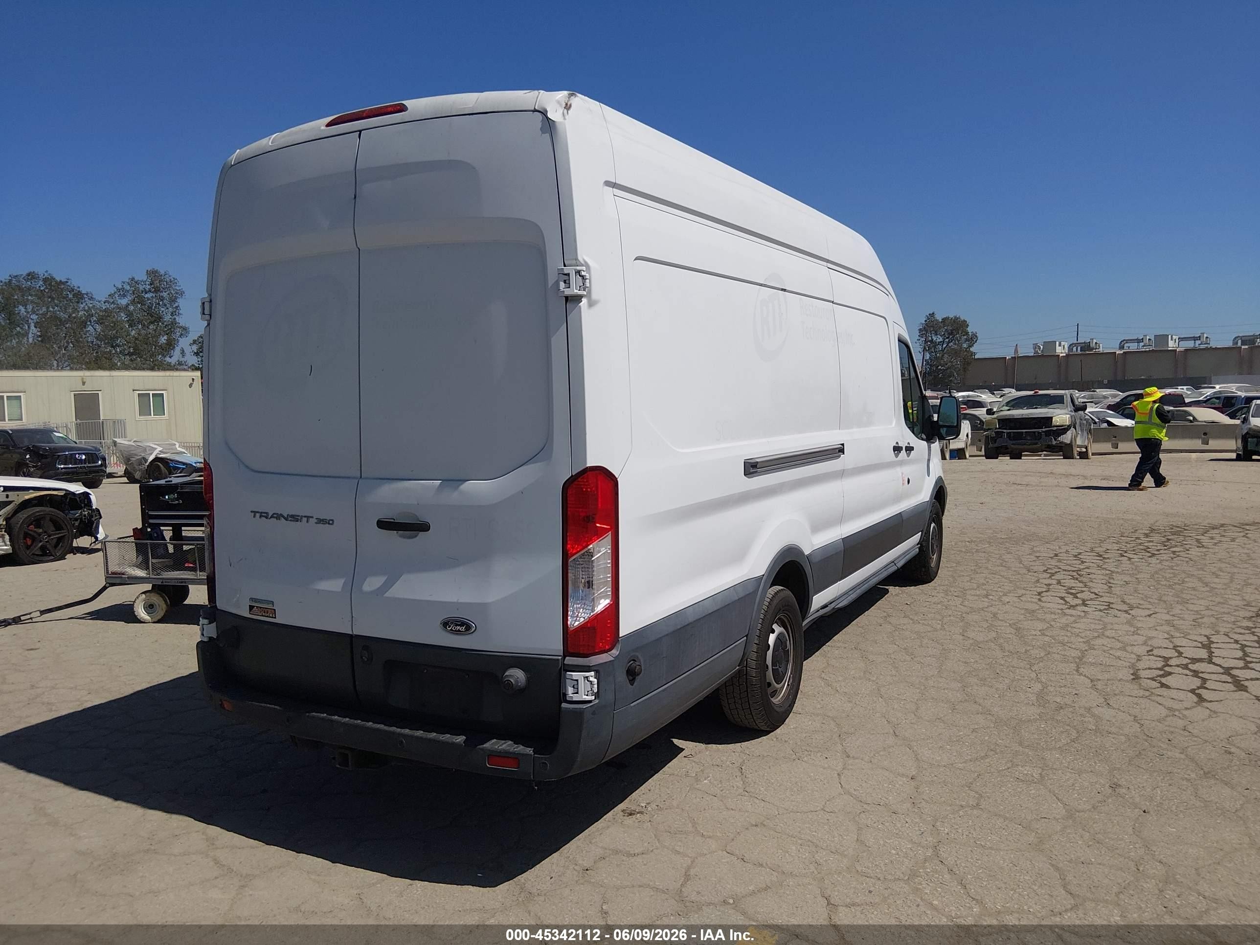 2015 Ford Transit-350   White vin: 1FTSW3XG2FKA84007