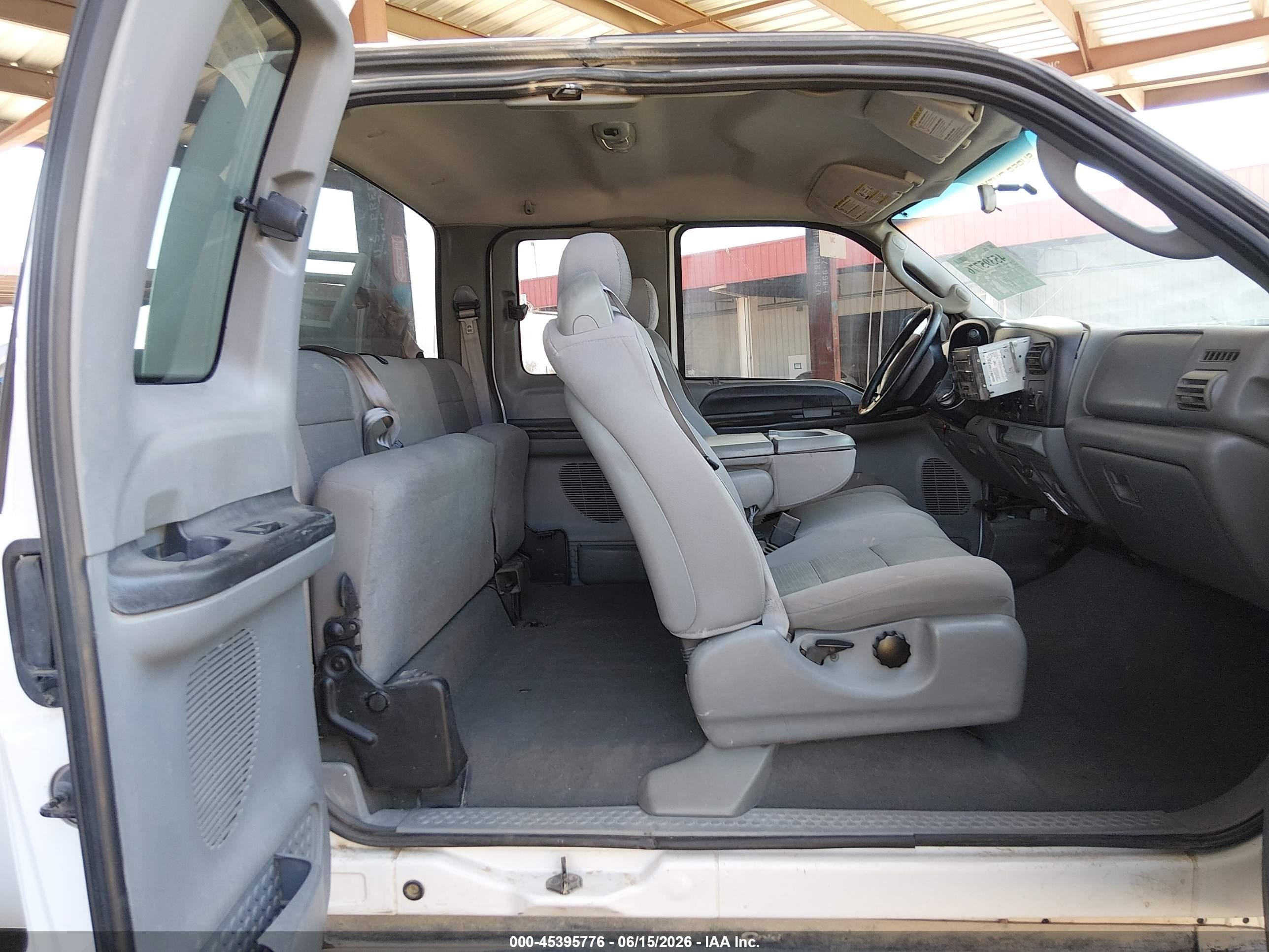 2005 Ford F-250 Lariat/xl/xlt Белый vin: 1FTSX20505EC50361