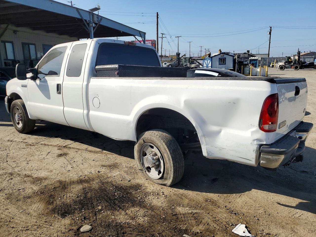 2005 Ford F250 Super Duty White vin: 1FTSX20515EC09222