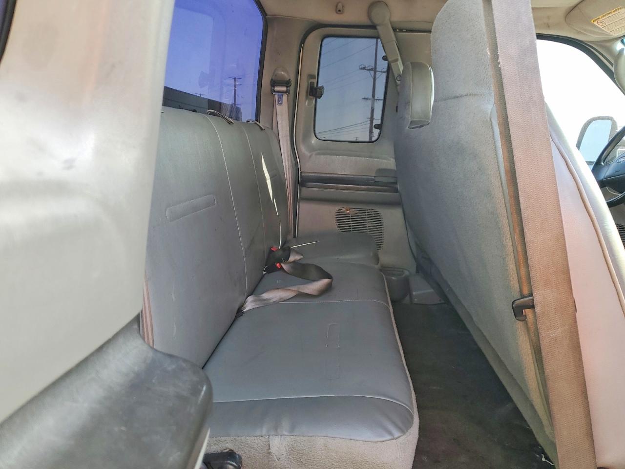 2005 Ford F250 Super Duty White vin: 1FTSX20515EC09222