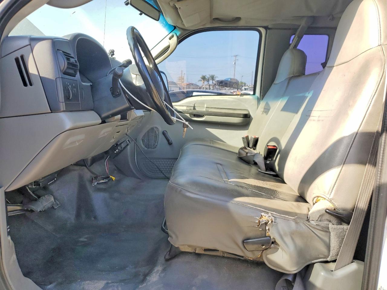 2005 Ford F250 Super Duty White vin: 1FTSX20515EC09222