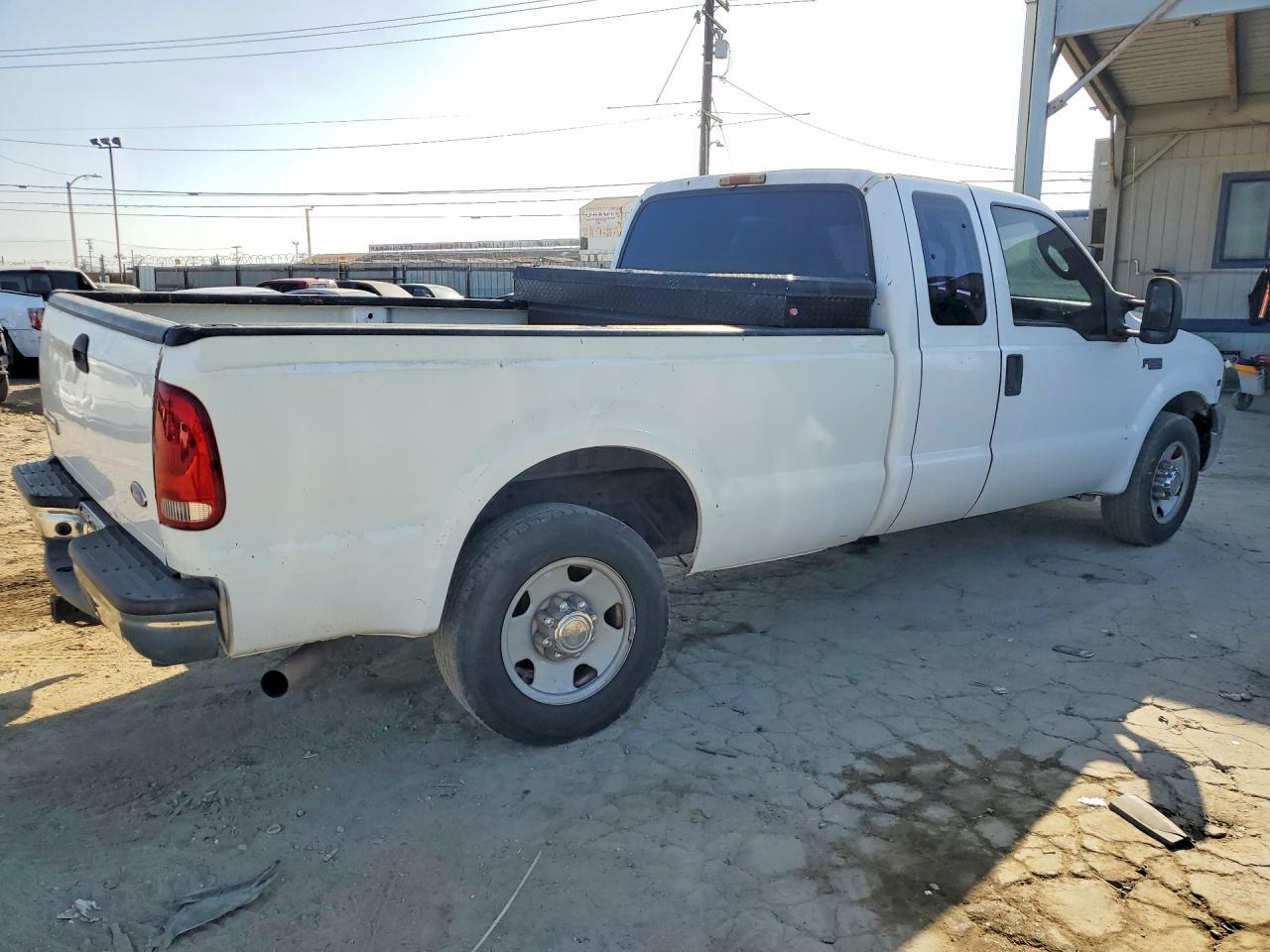 2005 Ford F250 Super Duty White vin: 1FTSX20515EC09222