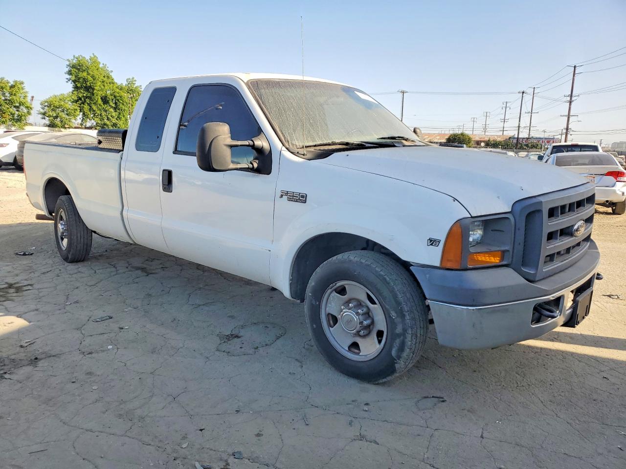2005 Ford F250 Super Duty White vin: 1FTSX20515EC09222