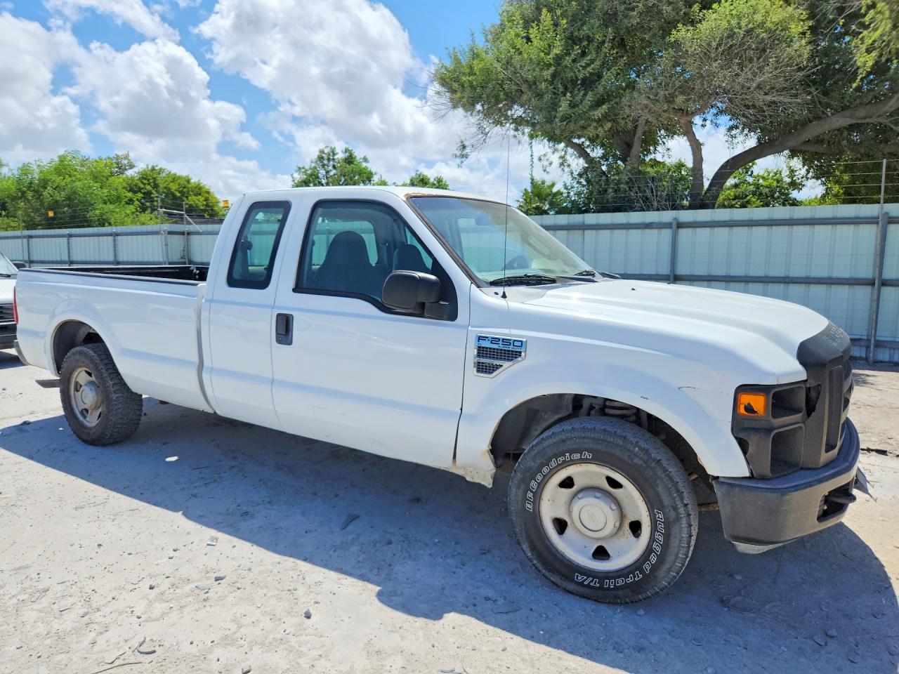 2008 Ford F250 Super Duty White vin: 1FTSX20548EE40880