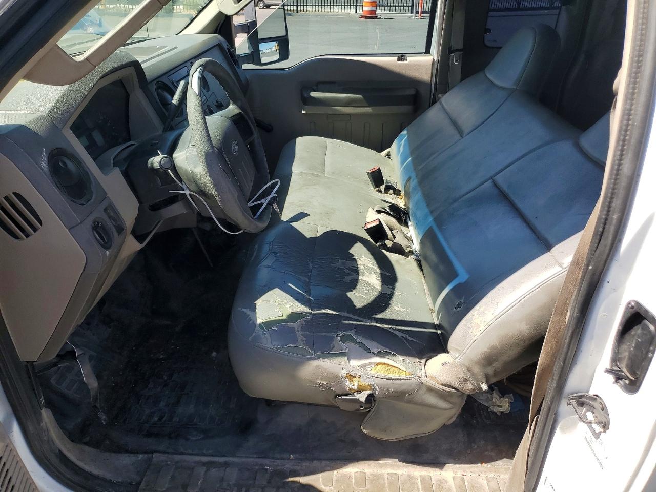 2008 Ford F250 Super Duty White vin: 1FTSX20568ED63865